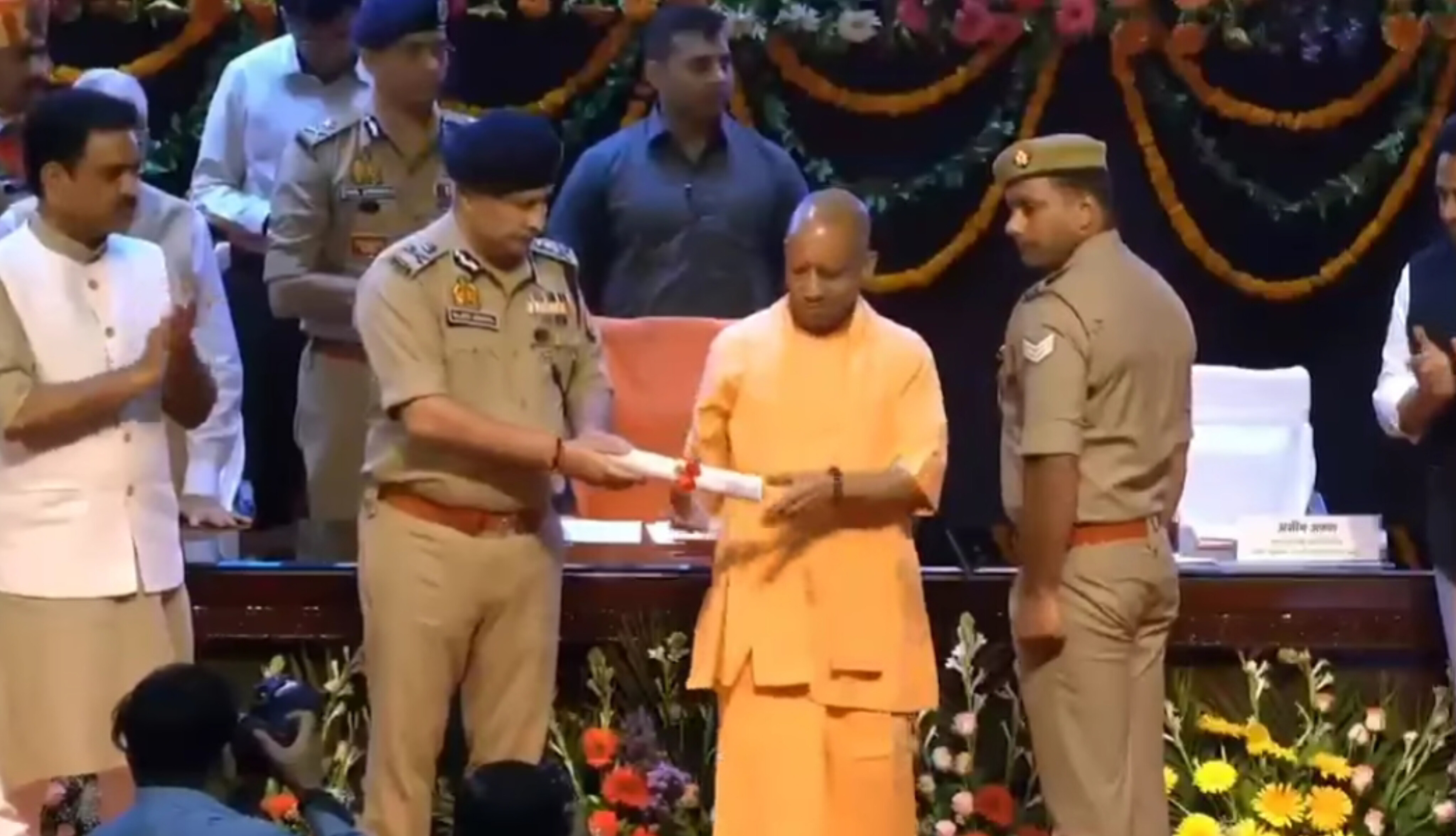 शहीद सुनील कुमार को दी श्रद्धांजलि, पूर्व DGP प्रकाश सिंह की पुस्तक &lsquo;संघर्ष&rsquo; का किया विमोचन