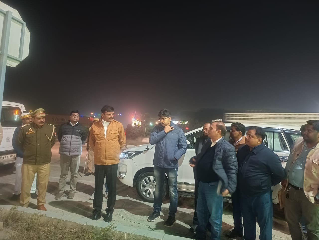एक्शन मोड में DM: देर रात सड़कों पर उतरे जिलाधिकारी, ब्लैक स्पॉट्स का किया औचक निरीक्षण