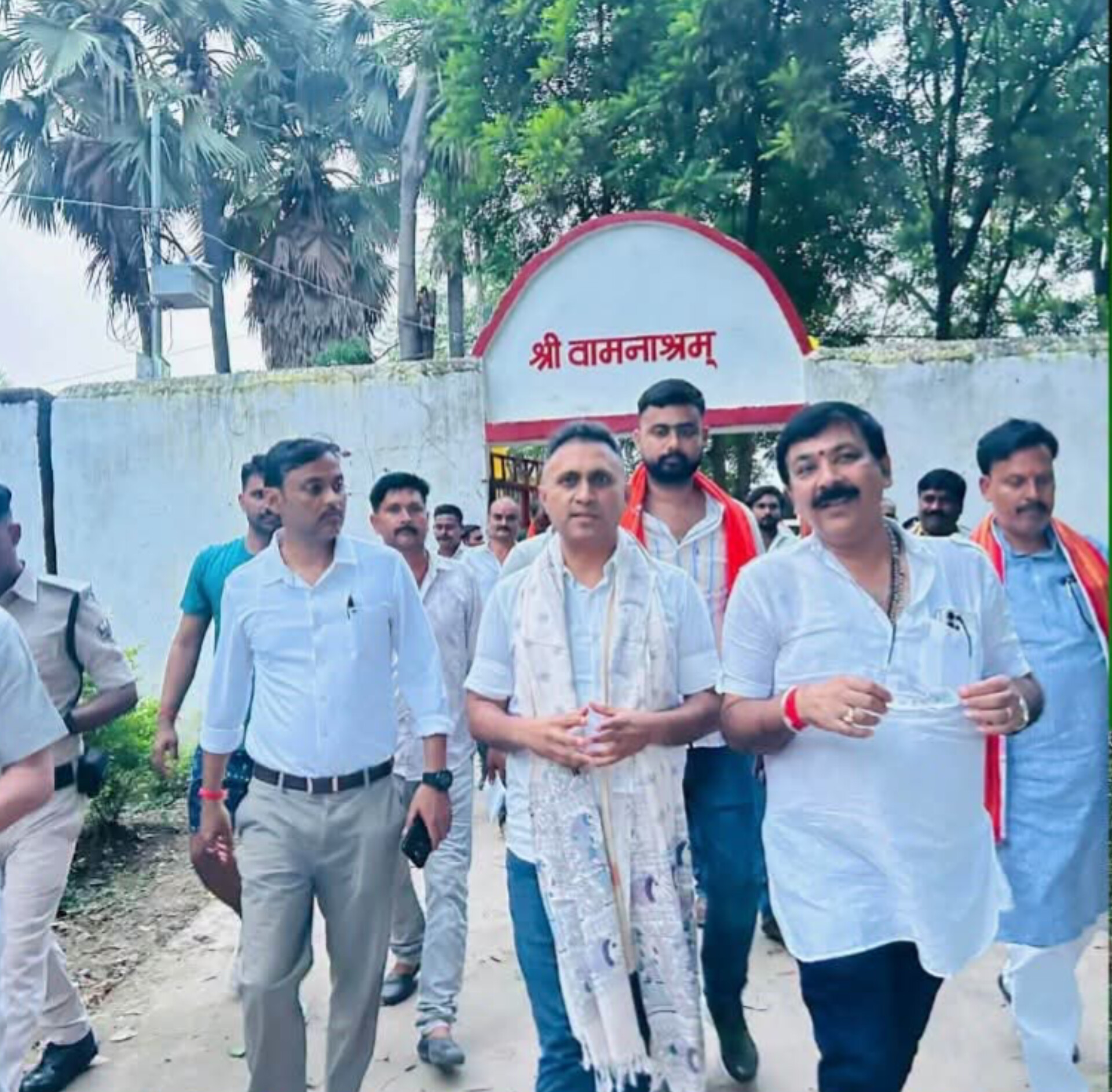 बक्सर में 'हर गुरुवार भगवान वामन के द्वार' कार्यक्रम में पहुंचे सदर विधायक आनंद मिश्रा, बने वामन ग्लोबल फाउंडेशन के संरक्षक; 23 सितंबर के वामन द्वादशी उत्सव में यजमान बनेंगे सीएम सम्राट चौधरी
