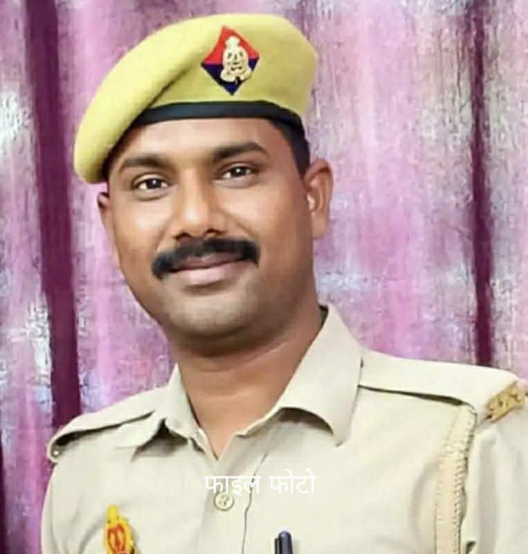 सड़क हादसे में जान गंवाने वाले सिपाही अर्जुन गोंड का पार्थिव शरीर घर पहुंचते ही मचा कोहराम, राजकीय सम्मान के साथ दी गई अंतिम विदाई