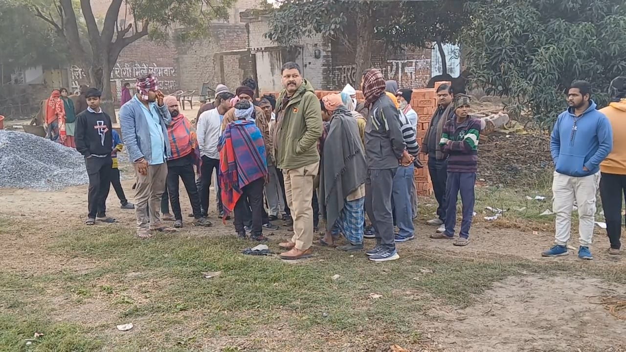 रेल पटरी पर मिला युवक का शव