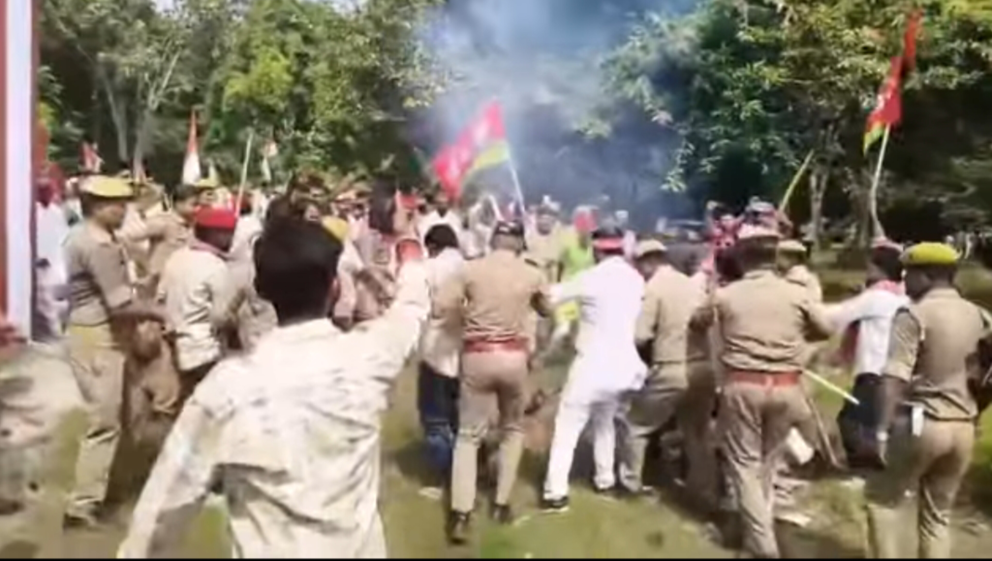 मुख्य चुनाव आयुक्त ज्ञानेश कुमार का पुतला दहन, पुलिस से धक्का-मुक्की मामले में 8 नामजद व 400 अज्ञात पर FIR दर्ज!