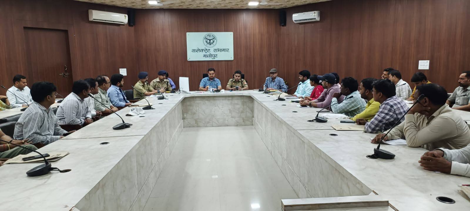 लखनऊ अग्निकांड के बाद गाजीपुर प्रशासन अलर्ट, कोचिंग संचालकों को कड़ी चेतावनी