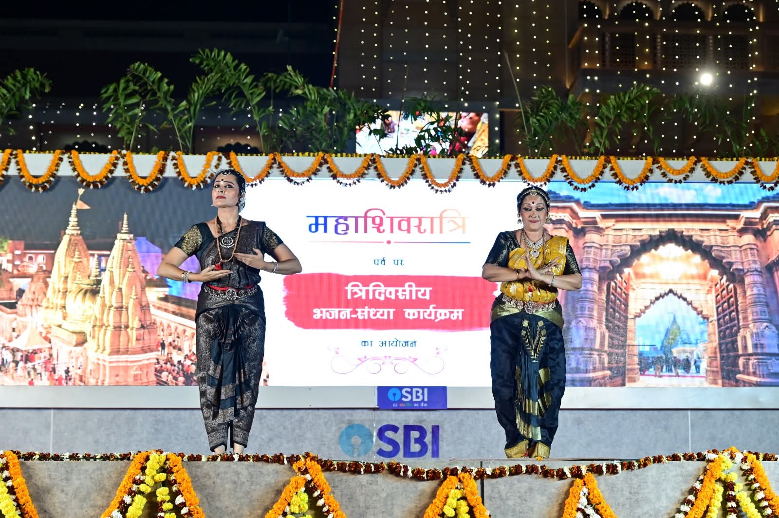 शिवमय हुई काशी: विश्वनाथ धाम में 'नृत्य भारती' की थाप पर थिरके महादेव के भक्त!