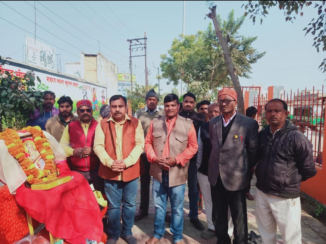 रामसरोवर पार्क में गूंजे शारदे के वंदना स्वर, वसंत पंचमी पर हुआ भव्य पूजन