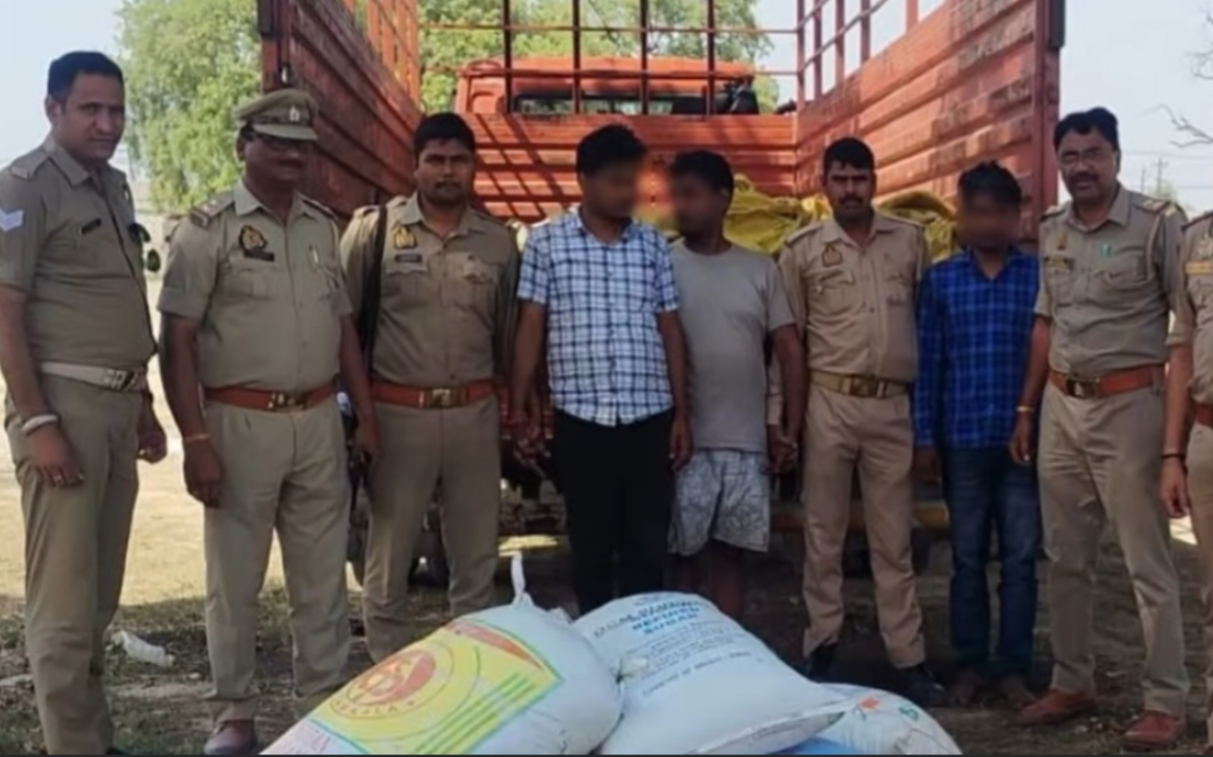 भदोही: स्वाट और गोपीगंज पुलिस की बड़ी सफलता, 1 क्विंटल गांजे के साथ 3 तस्कर गिरफ्तार