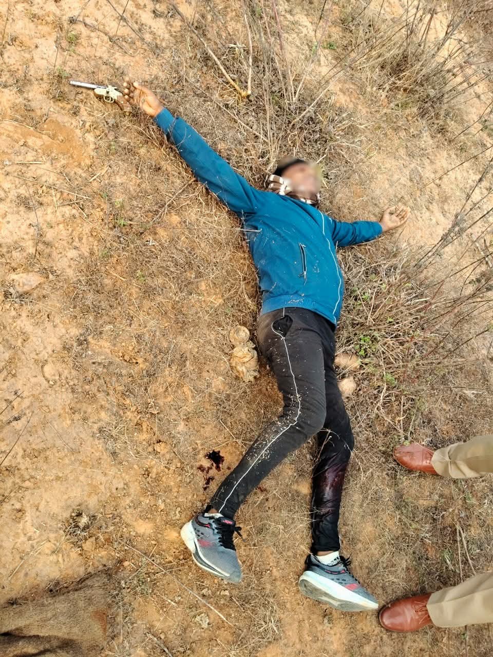 पुलिस मुठभेड़ में शातिर गो-तस्कर घायल, पैर में लगी गोली