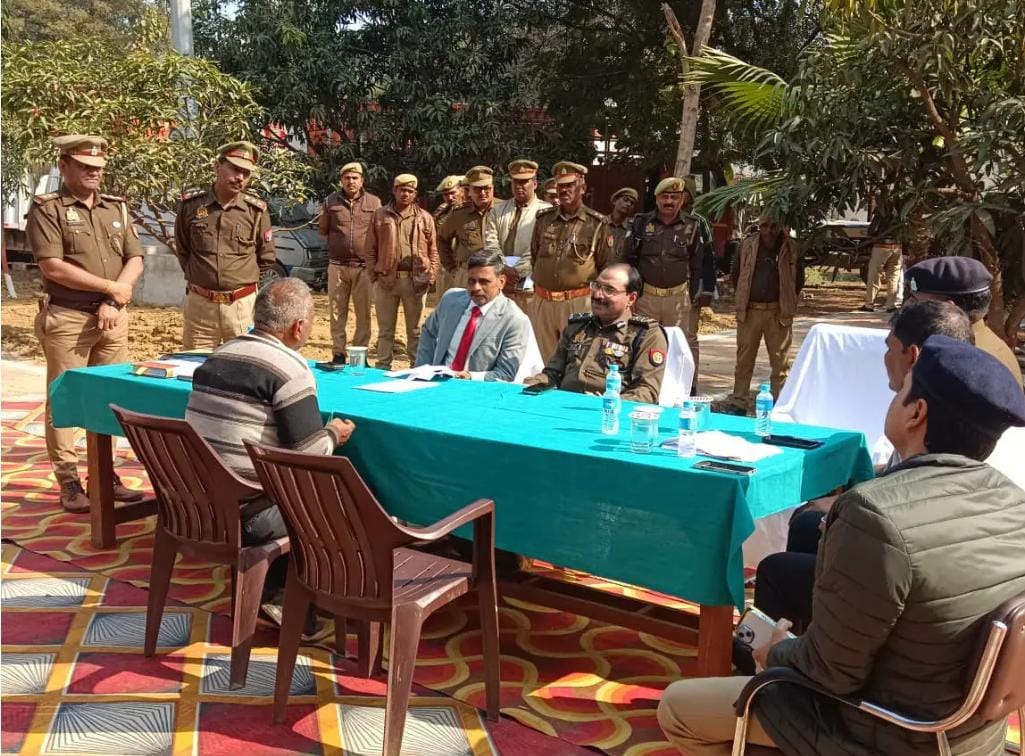 थाना समाधान दिवस: मंडलायुक्त और आईजी ने सुनीं फरियादें, बोले- राजस्व व पुलिस टीम मिलकर सुलझाएं विवाद