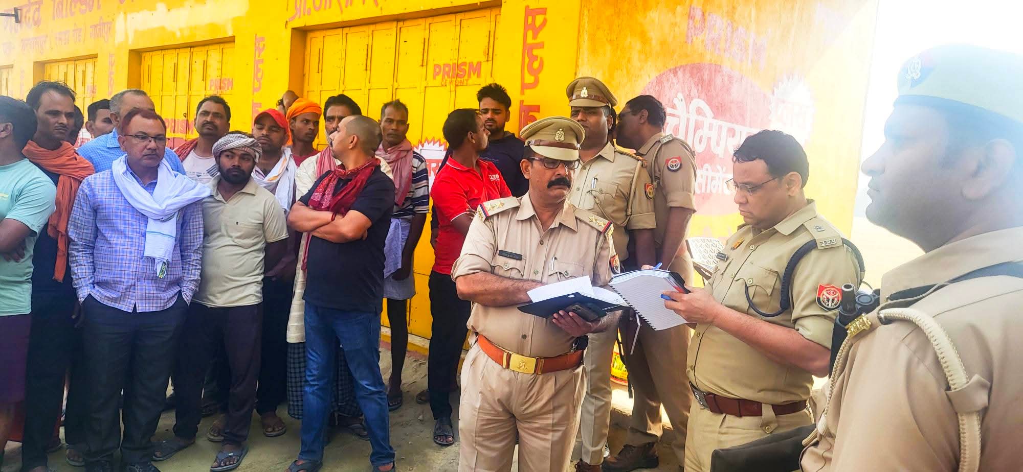 पुलिस चौकी के नाक के नीचे खूनी तांडव: बेखौफ बदमाशों ने अधेड़ को उतारा मौत के घाट, गाजीपुर में सनसनी