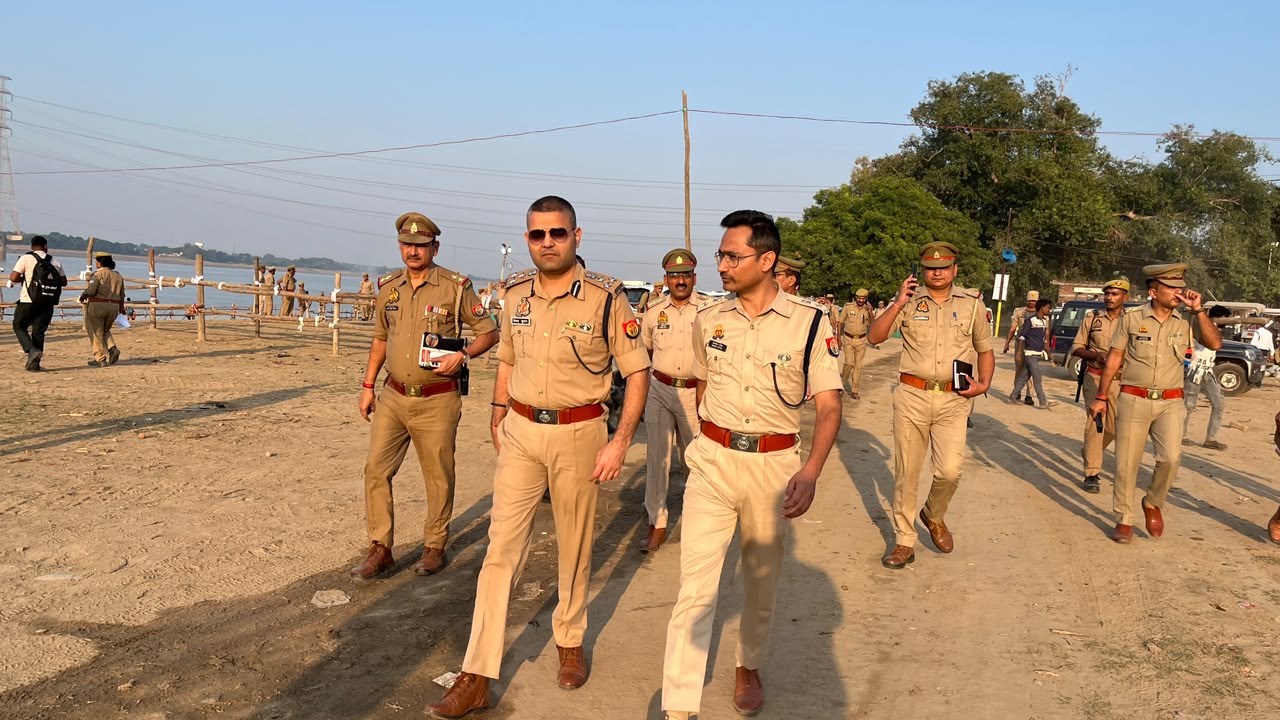 वाराणसी एयर शो: डीआईजी वैभव कृष्ण ने परखी सुरक्षा व्यवस्था, पुलिस बल को दिए मुस्तैदी के कड़े निर्देश