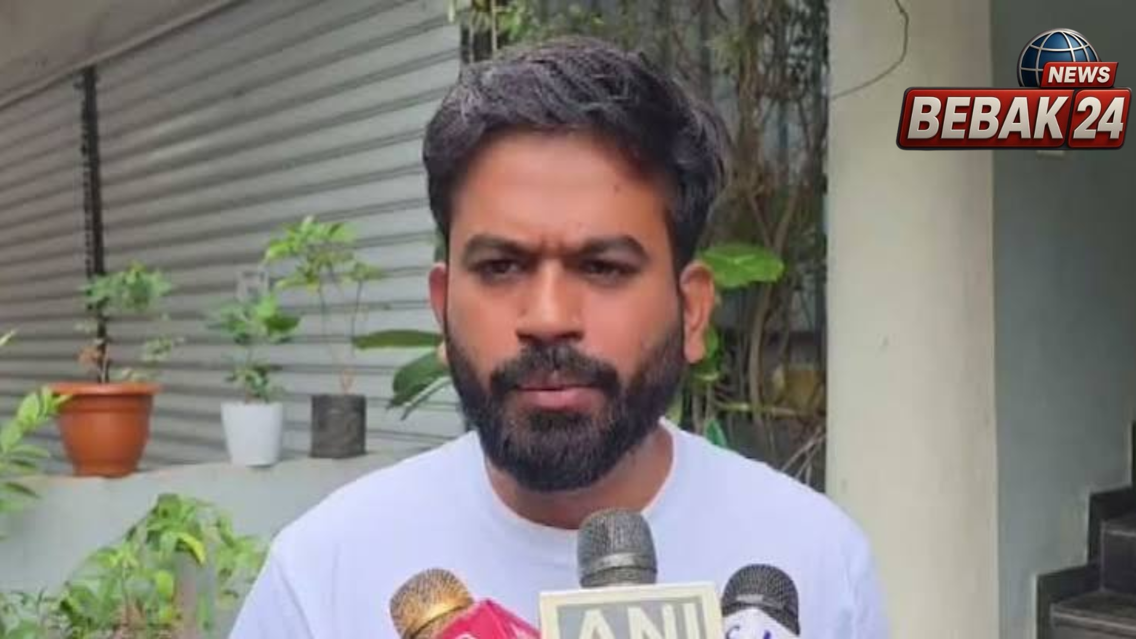 डूसू चुनाव में धनबल के आरोप, अभिजीत दीपके बोले- महंगी कारों से आते हैं प्रचारक
