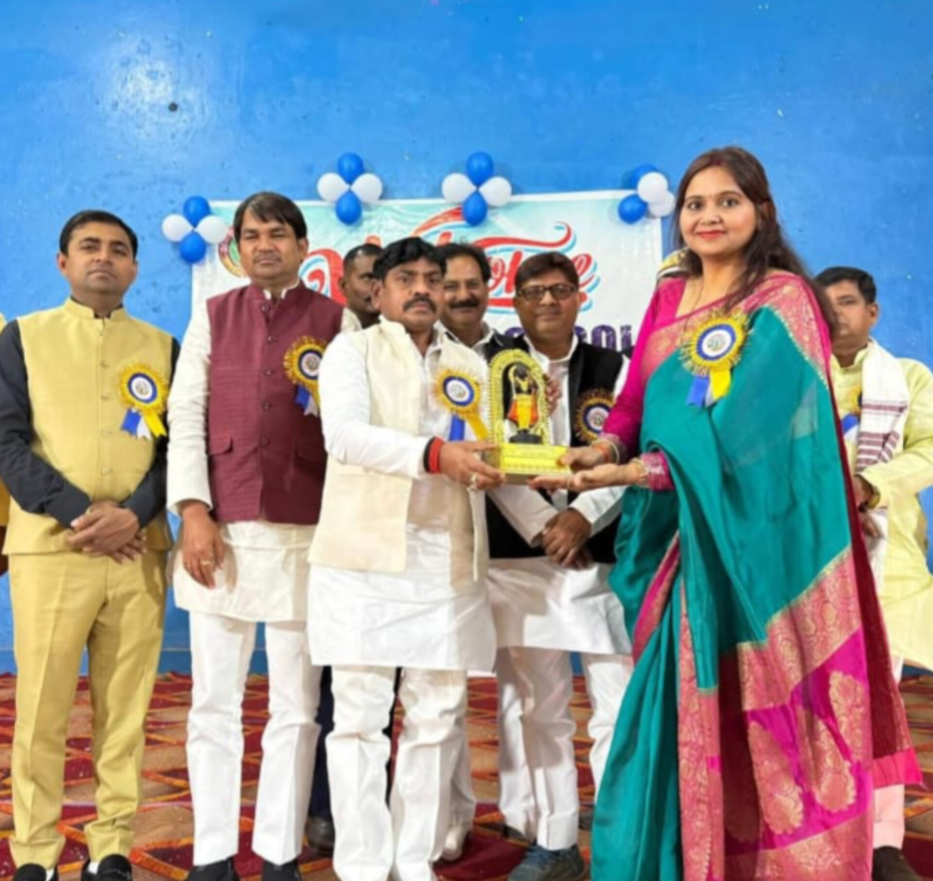 देवी पब्लिक स्कूल के वार्षिकोत्सव में गूंजी प्रतिभा की धमक, राज्य मंत्री संजीव सिंह गौड़ ने थपथपाई बच्चों की पीठ