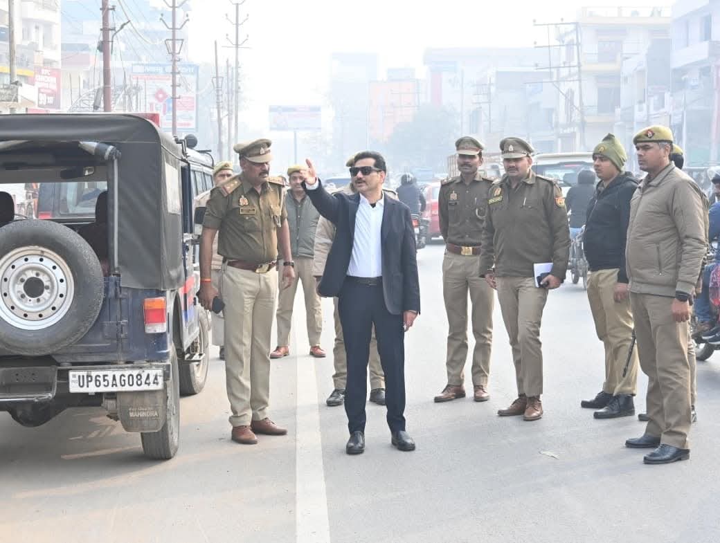 साहेब ने काटे 15 लाख के चालान, पर पास खड़ी पुलिस जीप का 'इंश्योरेंस' ही था फेल!