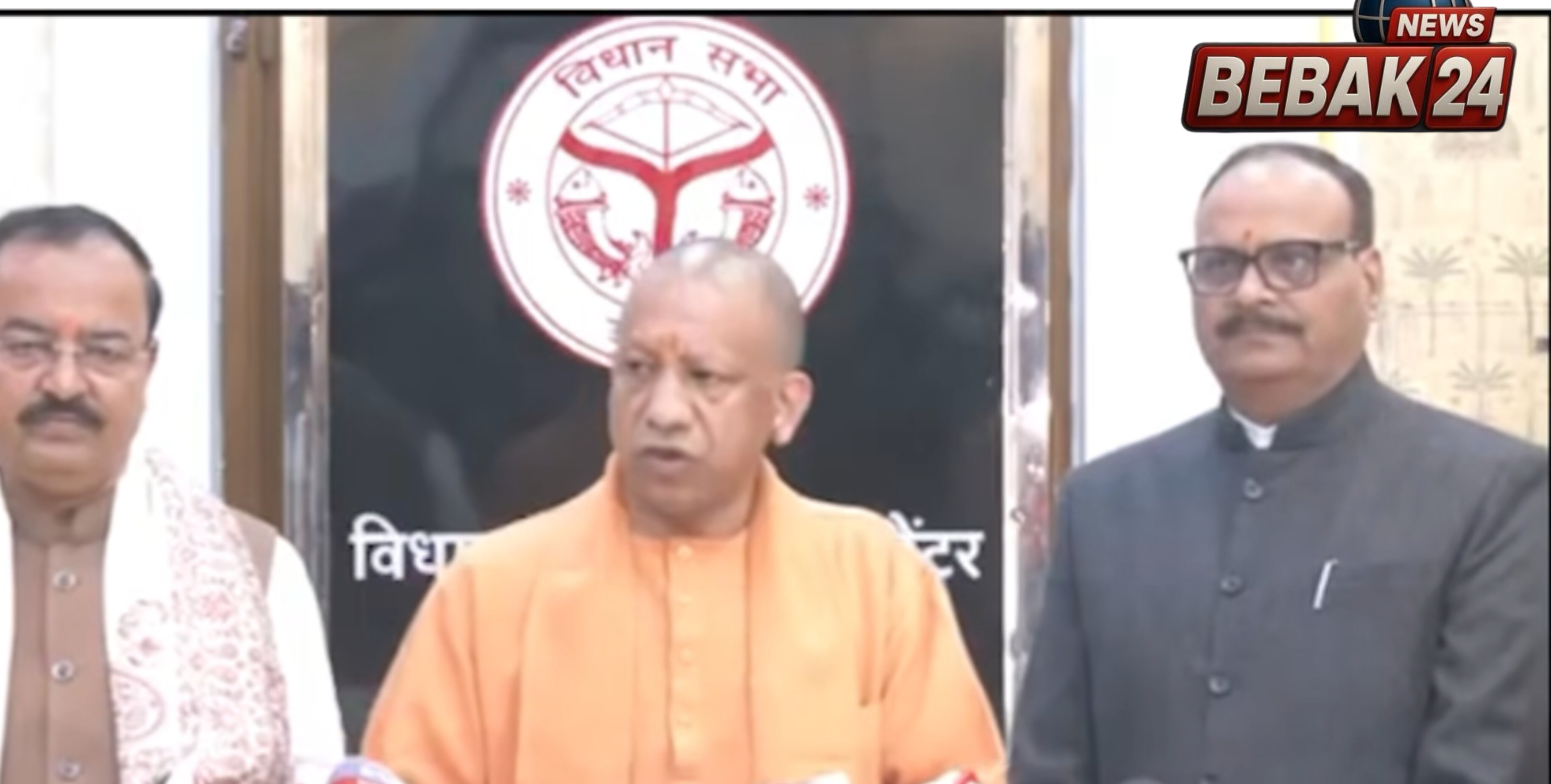 कोडीन कांड पर विधानसभा में संग्राम: सीएम का 'साइकिल' पर प्रहार, सपा विधायकों का 'सिरप' लेकर प्रदर्शन