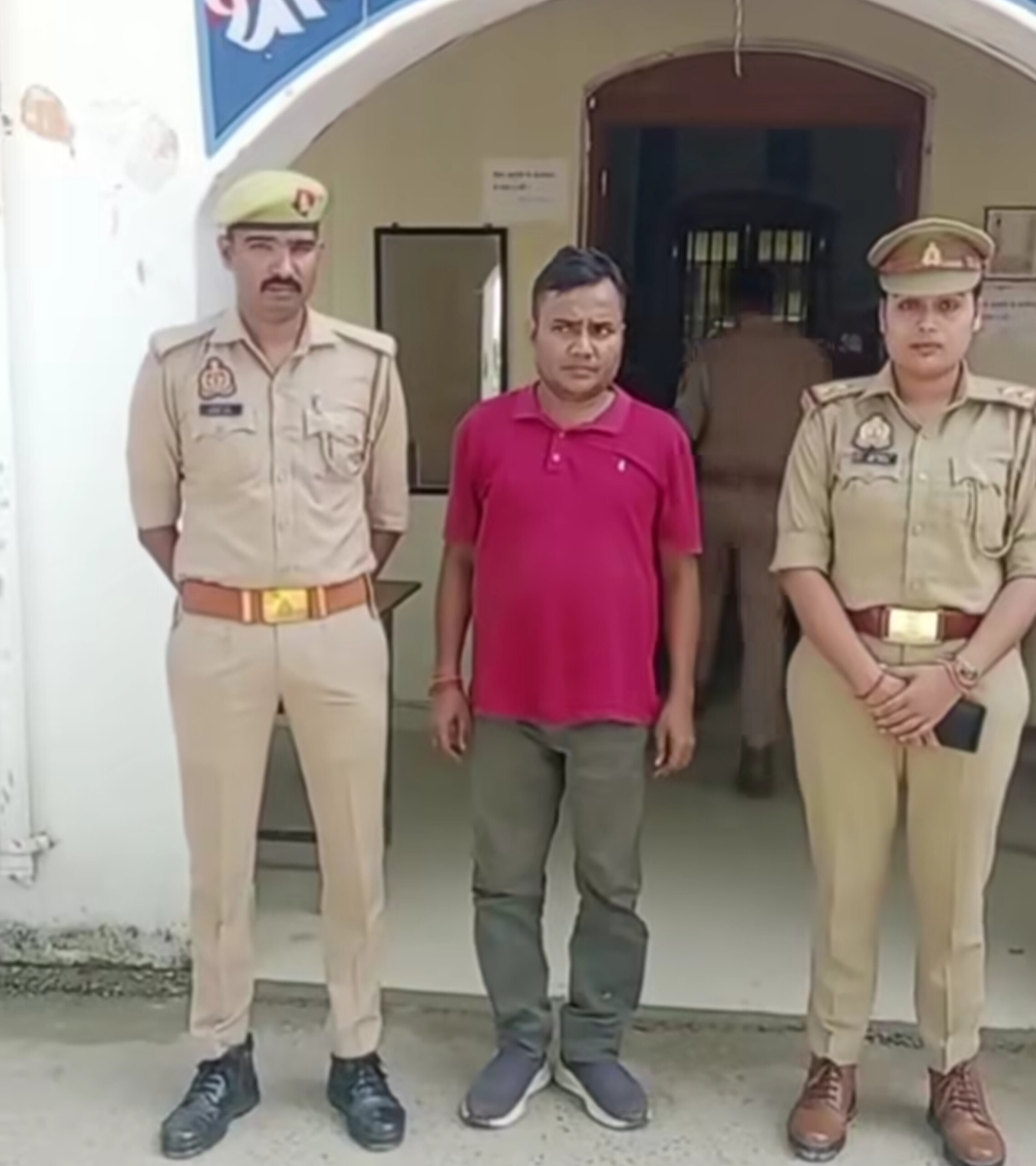 बलिया में नौकरी के नाम पर ठगी करने वाला संजय पाण्डेय गिरफ्तार, कोतवाली पुलिस ने चौराहे से दबोचा