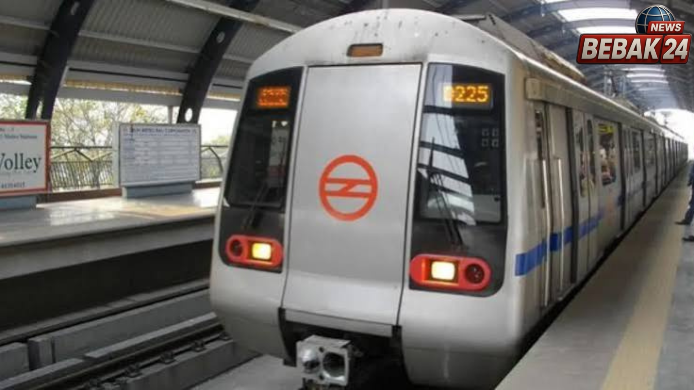 दिल्ली मेट्रो में सीट को लेकर विवाद, 48 वर्षीय यात्री की मौत; पिता-पुत्र गिरफ्तार