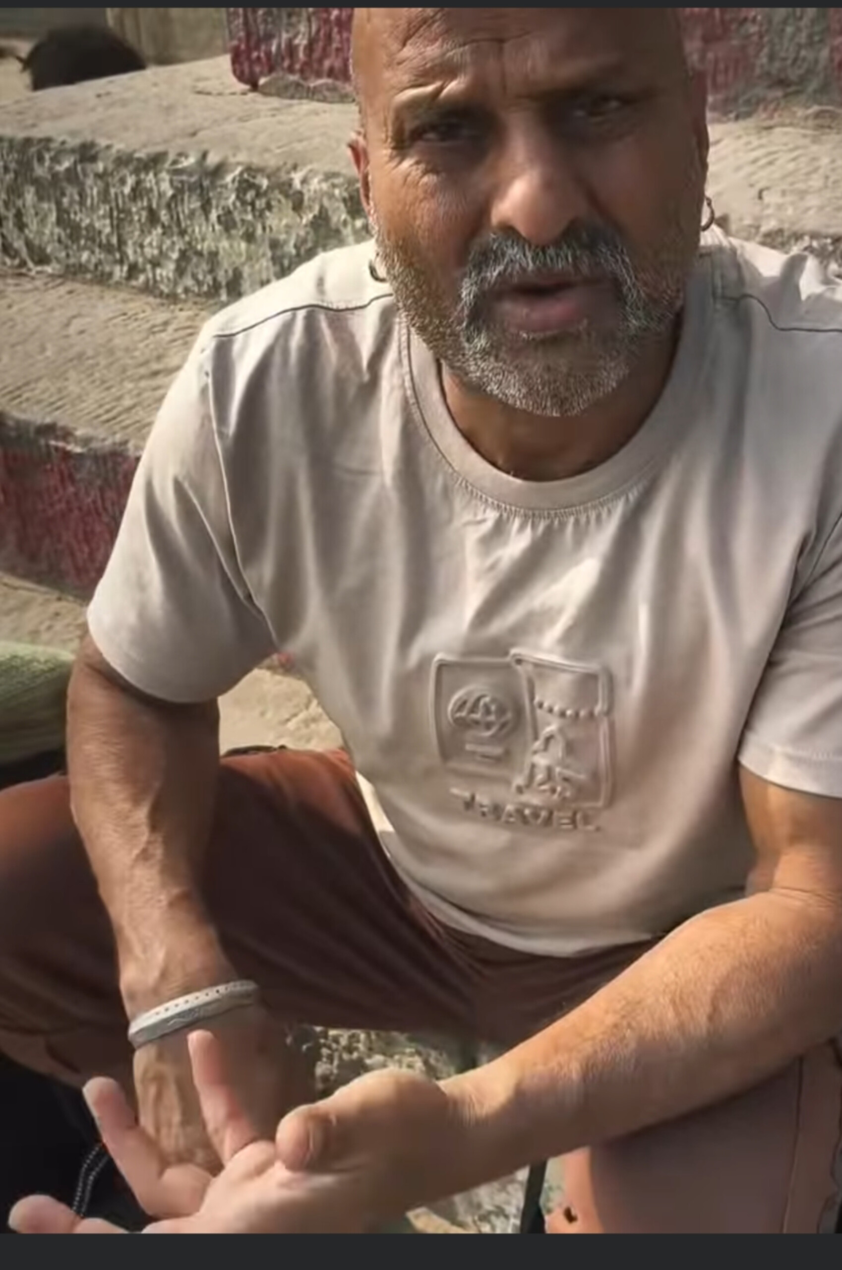 अविनाशी काशी में 'खलनायक' का आत्मसमर्पण: प्रदीप काबरा बोले&mdash; "सब लूट गया, मेरा मन यहीं खो गया!"