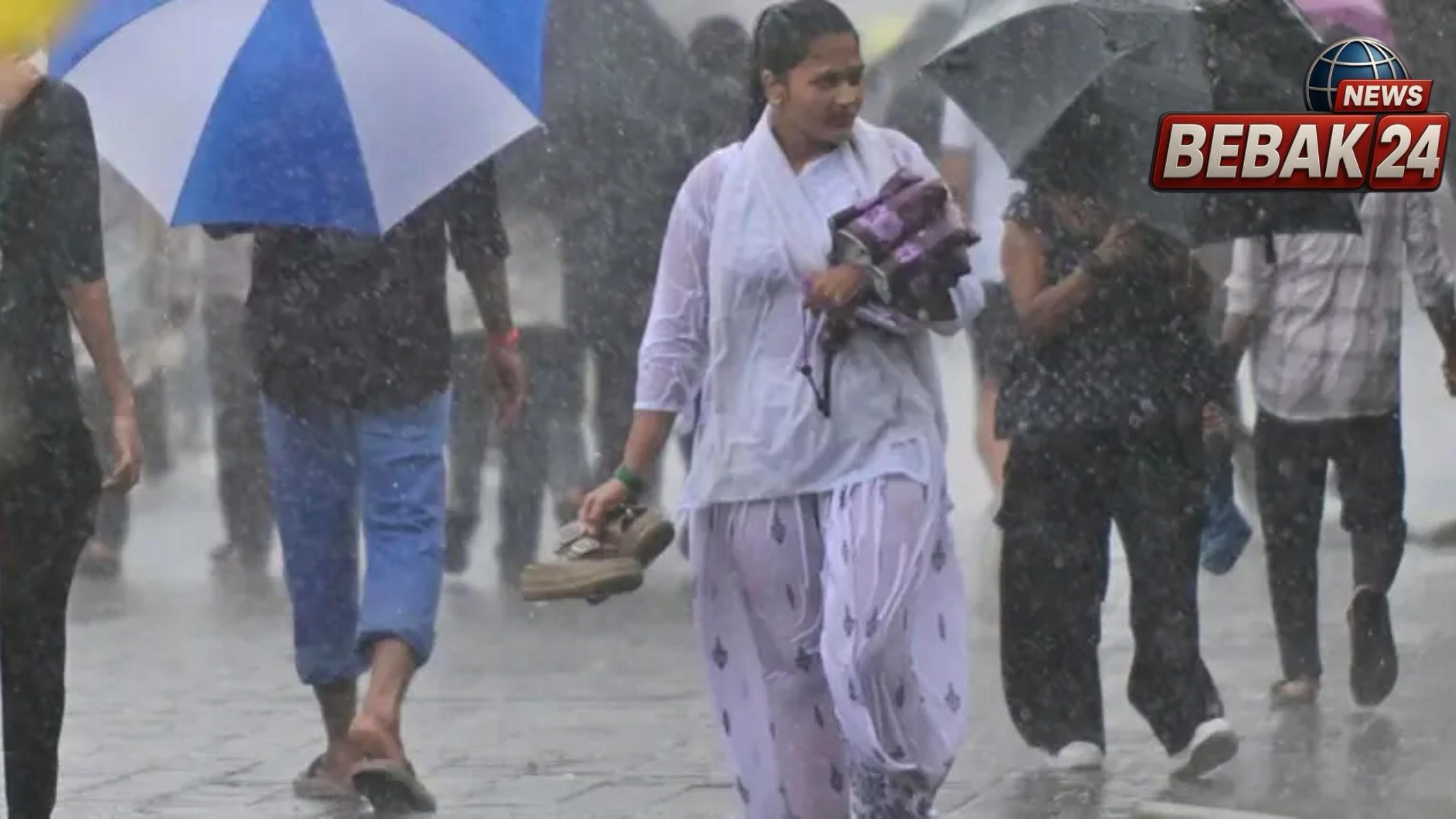 मौसम अपडेट (बेबाक24): मुंबई में भारी बारिश का तांडव, स्कूल-कॉलेज बंद; पुणे में भूस्खलन और हादसों में 4 लोगों की दर्दनाक मौत