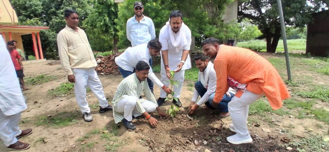 मुहम्मदाबाद में 'वृक्षारोपण महायज्ञ-2026' का आयोजन, पीयूष राय ने किया 'हरित उत्तर प्रदेश' का आह्वान