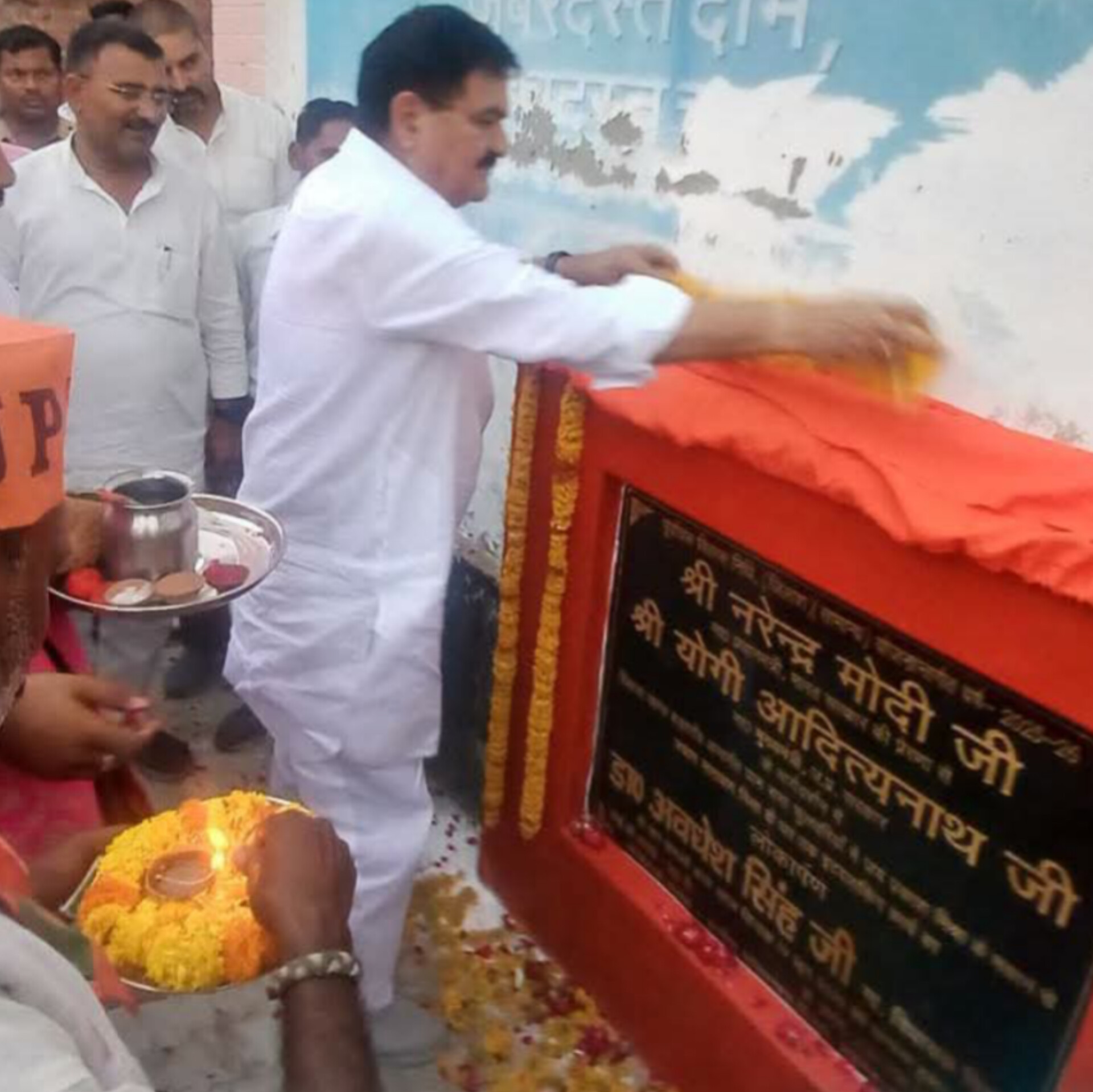 पिण्डरा में विकास की नई उड़ान: विधायक डॉ. अवधेश सिंह ने किया तीन गांवों को जोड़ने वाली सड़क का लोकार्पण
