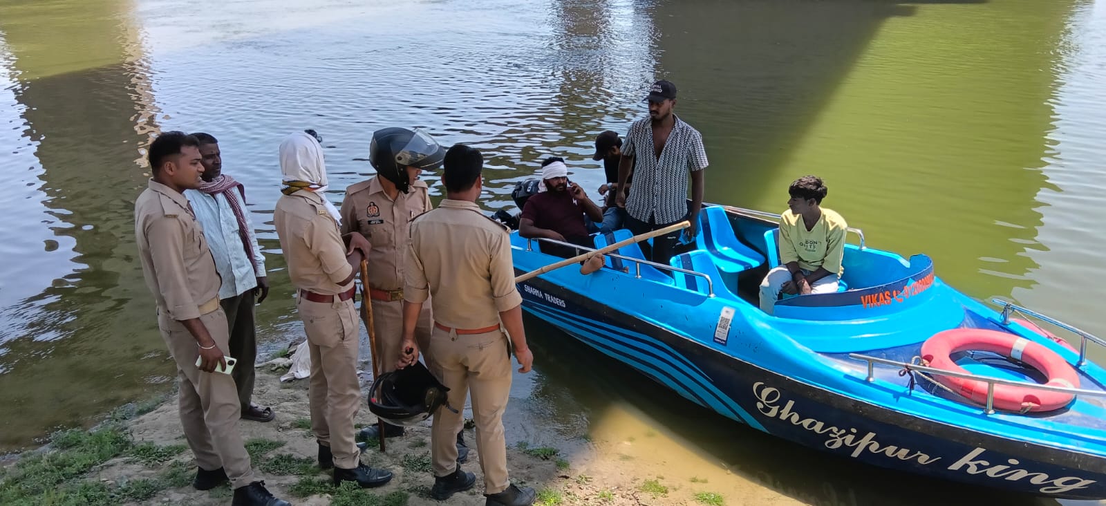 मौत की रफ्तार ने निगल ली जिंदगी, गंगा की लहरों से मिला चालक का शव; दूसरे की तलाश जारी