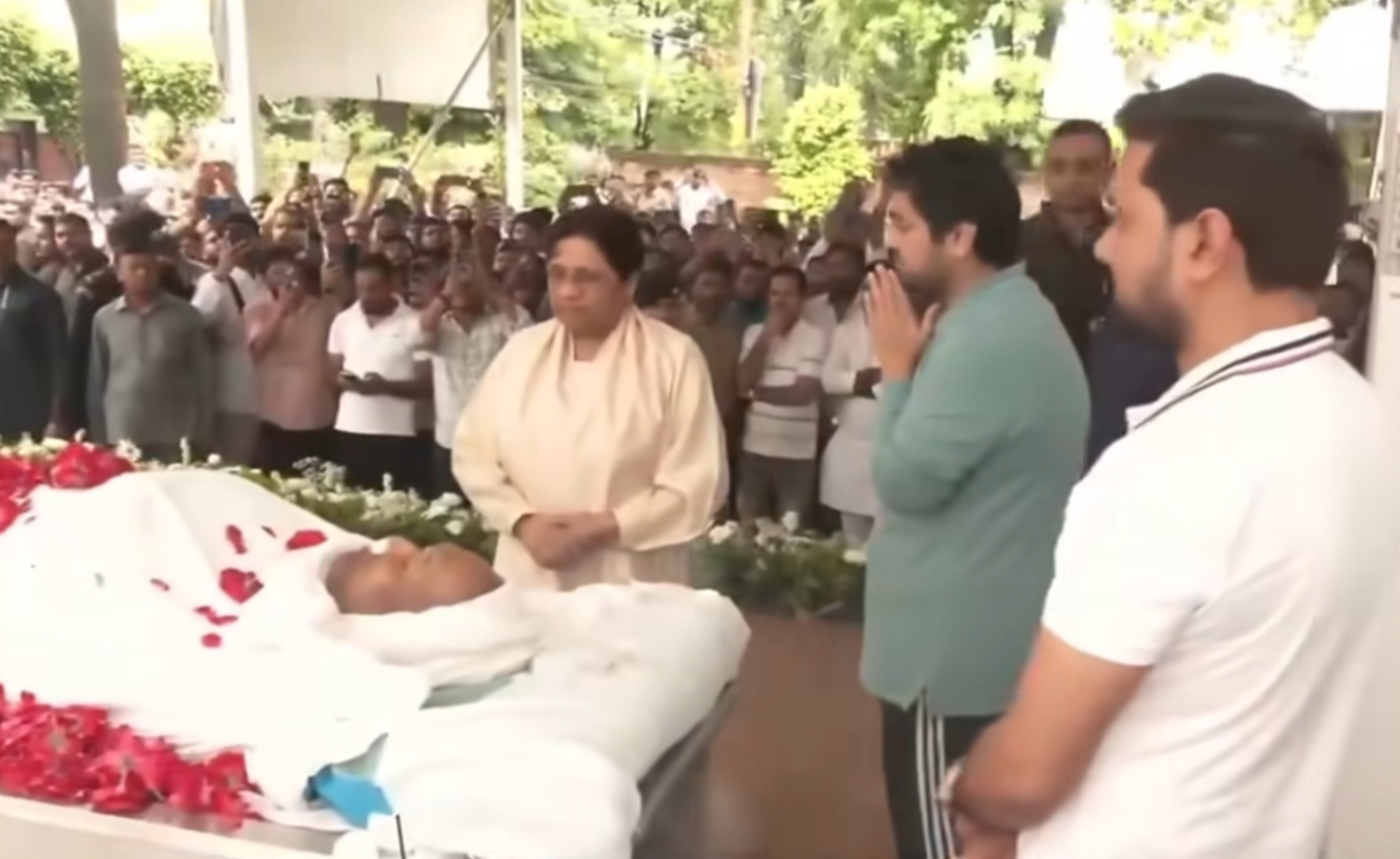 बसपा के 'आखरी किलेदार' उमाशंकर सिंह को मायावती ने दी नम आंखों से विदाई, बोलीं&mdash; "इन्होंने कभी बसपा का भरोसा नहीं तोड़ा"