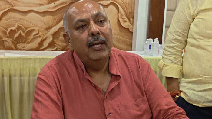 भाजपा नेता सुरेश सिंह ने आरोपों को बताया &lsquo;राजनीतिक साजिश&rsquo;, विपक्ष को दी मानहानि की चेतावनी