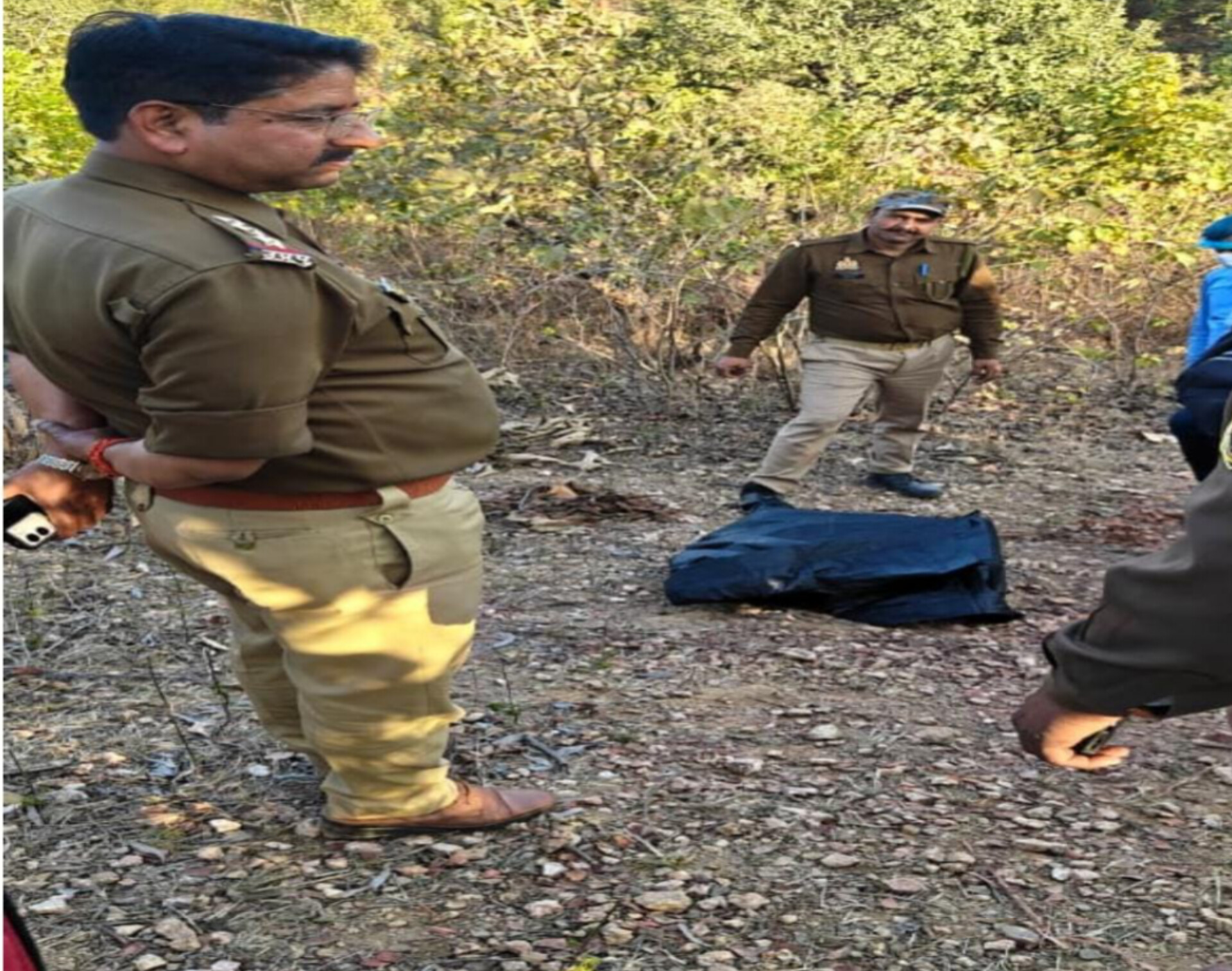 जंगल में पेड़ से लटकती मिली खोपड़ी, इलाके में दहशत!