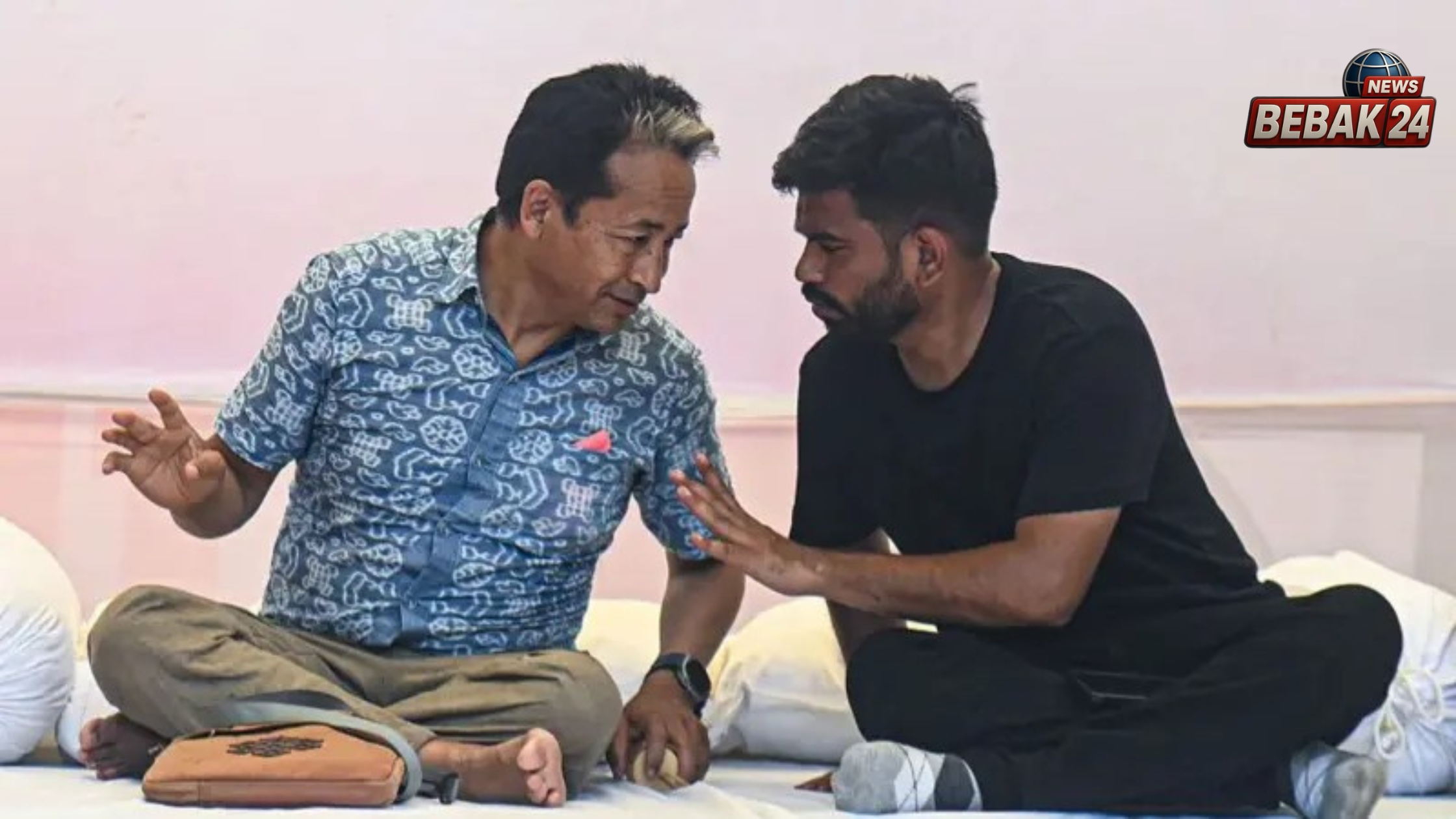 जंतर-मंतर पर सोनम वांगचुक का अनशन तेज: "सफाई रोकी, पोर्टेबल टॉयलेट की भी इजाजत नहीं", सहयोगियों ने वीडियो जारी कर दिल्ली पुलिस को घेरा