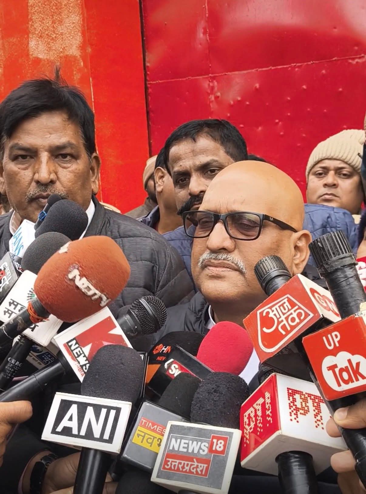 अजय राय ने देवरिया जेल में अमिताभ ठाकुर से की मुलाकात, सरकार पर बोला हमला