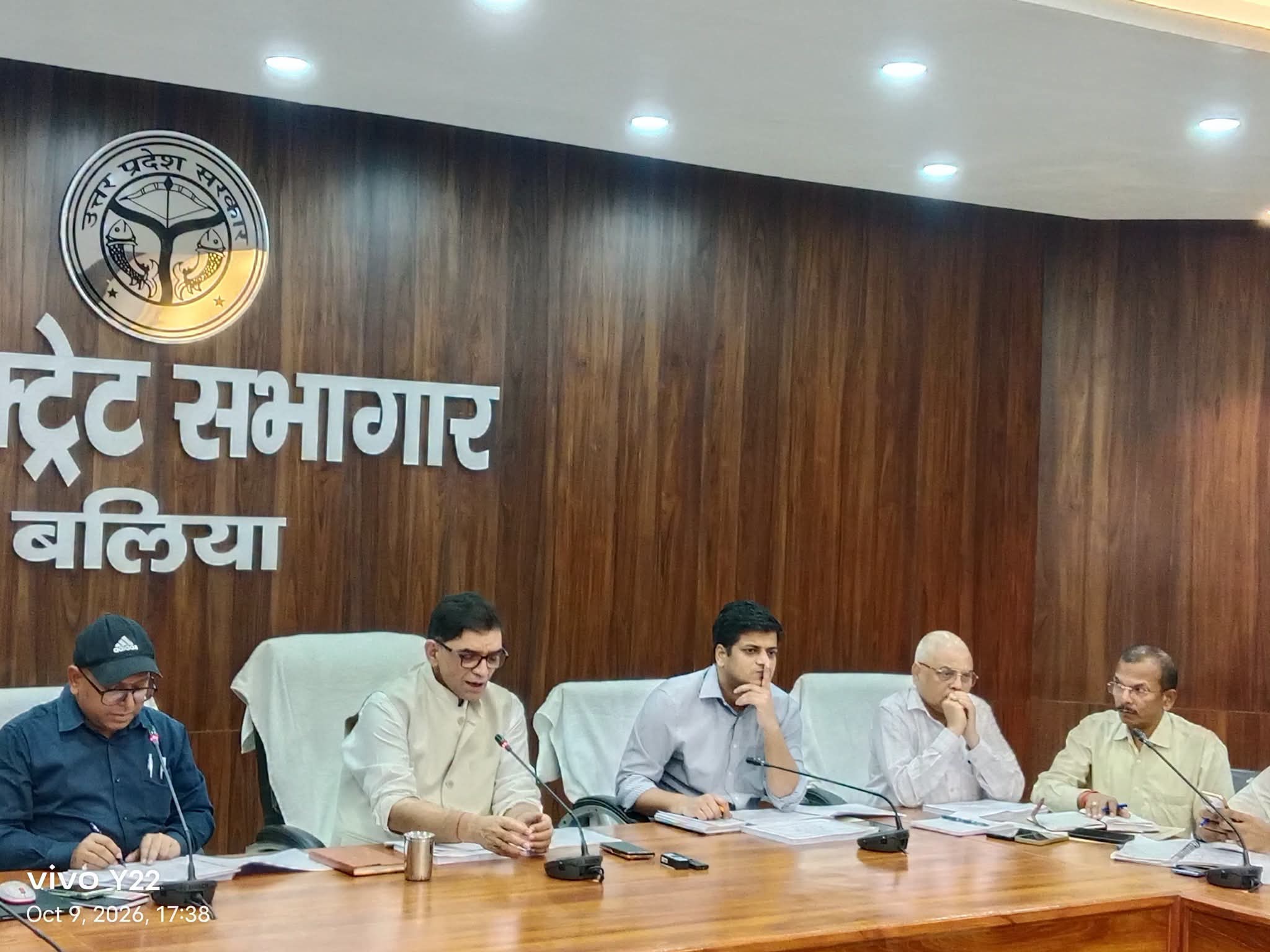 बलिया को झोपड़ी मुक्त बनाने की तैयारी, डीएम ने अधिकारियों को दिए निर्देश