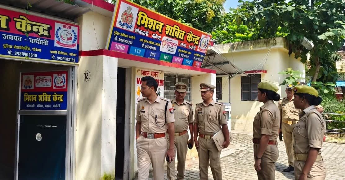एसपी आकाश पटेल का चकिया थाने पर औचक निरीक्षण: अभिलेखों से लेकर &lsquo;यक्ष ऐप&rsquo; तक की जांच, महिला सुरक्षा और डिजिटल बीट पुलिसिंग पर सख्त निर्देश