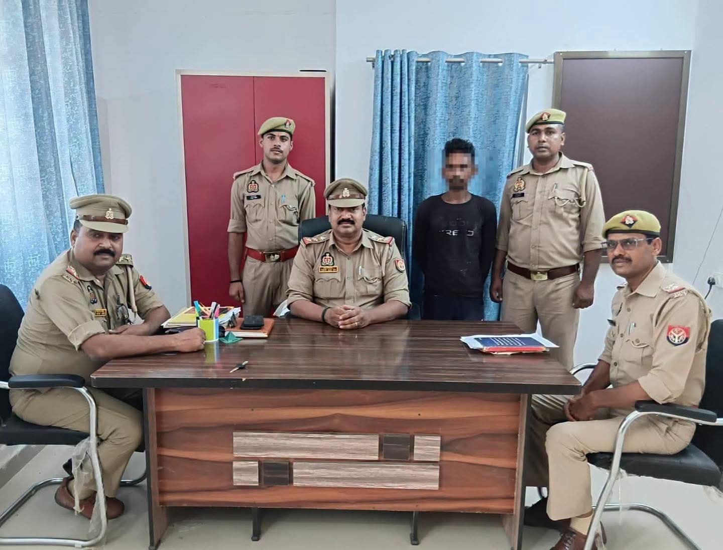 फर्जी दस्तावेज बनाकर लाखों की जमीन हड़पने वाला पश्चिम बंगाल का शातिर जालसाज चंदौली में गिरफ्तार