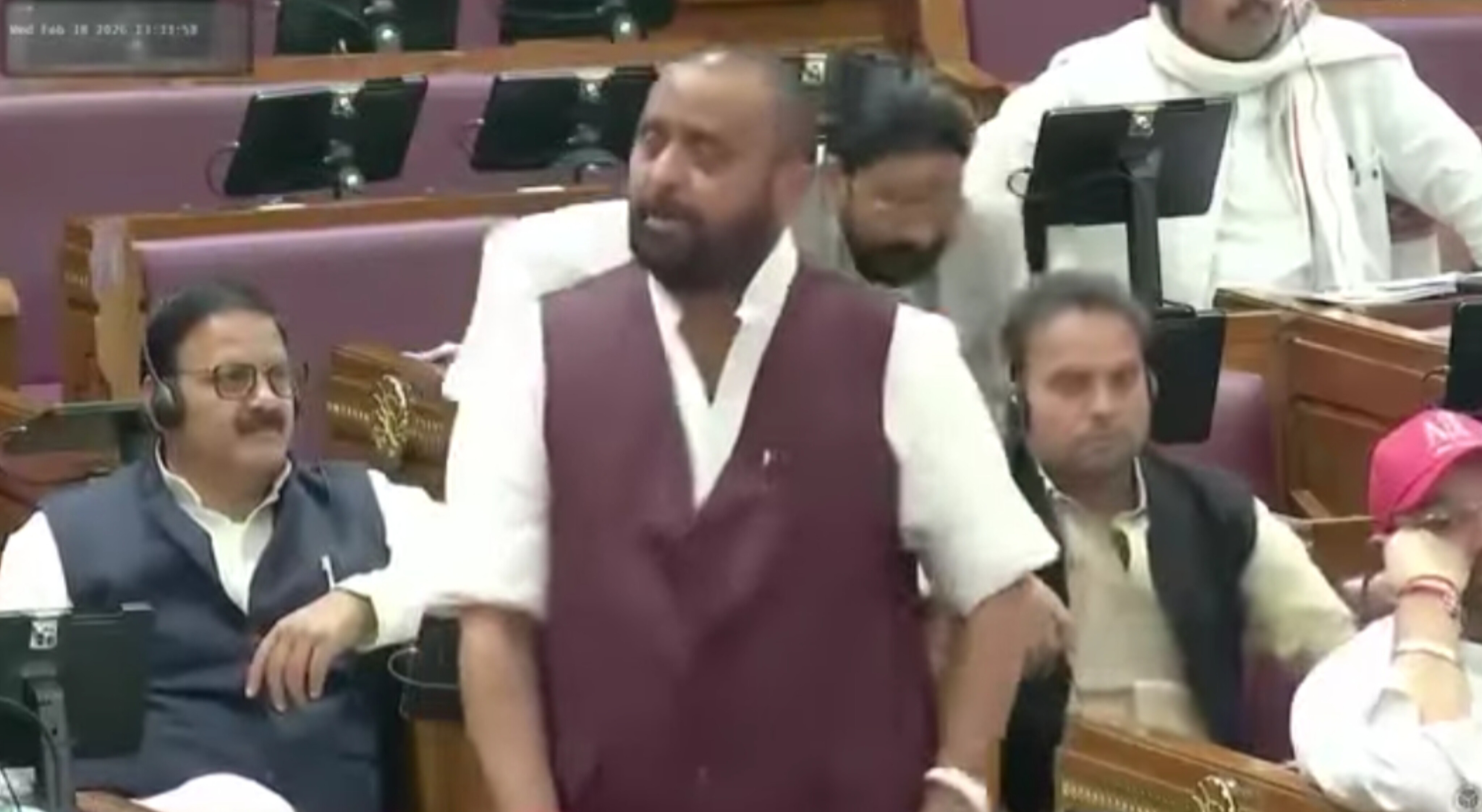 ओमप्रकाश की 'दहाड़' से हिला सदन, योगी सरकार की टूटी नींद! अब 10 नहीं, 18 हजार मिलेगा शिक्षामित्रों को मानदेय!