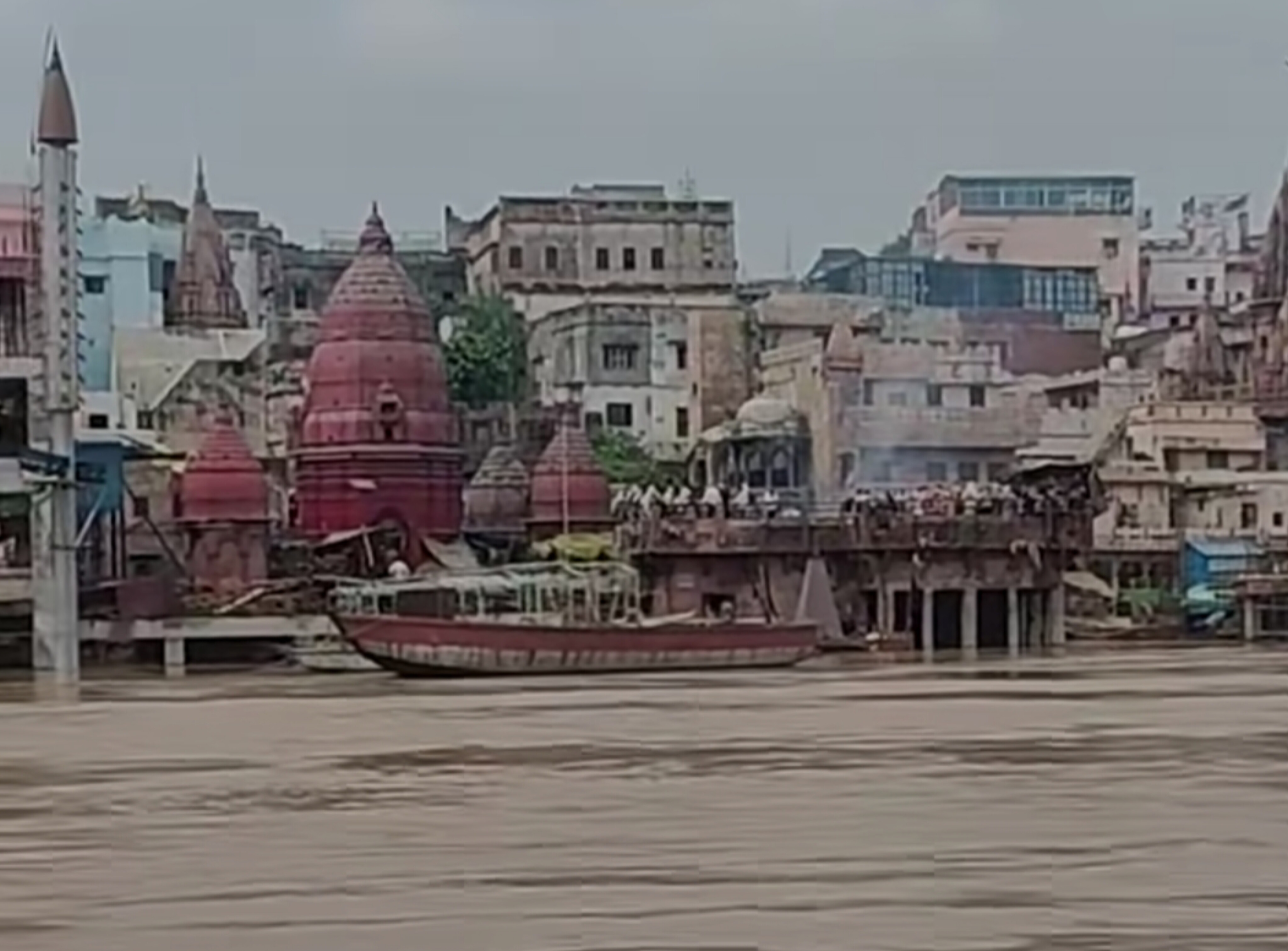 पूर्वांचल में उफनाई नदियां, आफत बनी बाढ़: प्रयागराज से बलिया तक प्रशासनिक अलर्ट, वाराणसी में 2 सेमी/घंटे की रफ्तार से बढ़ रही गंगा