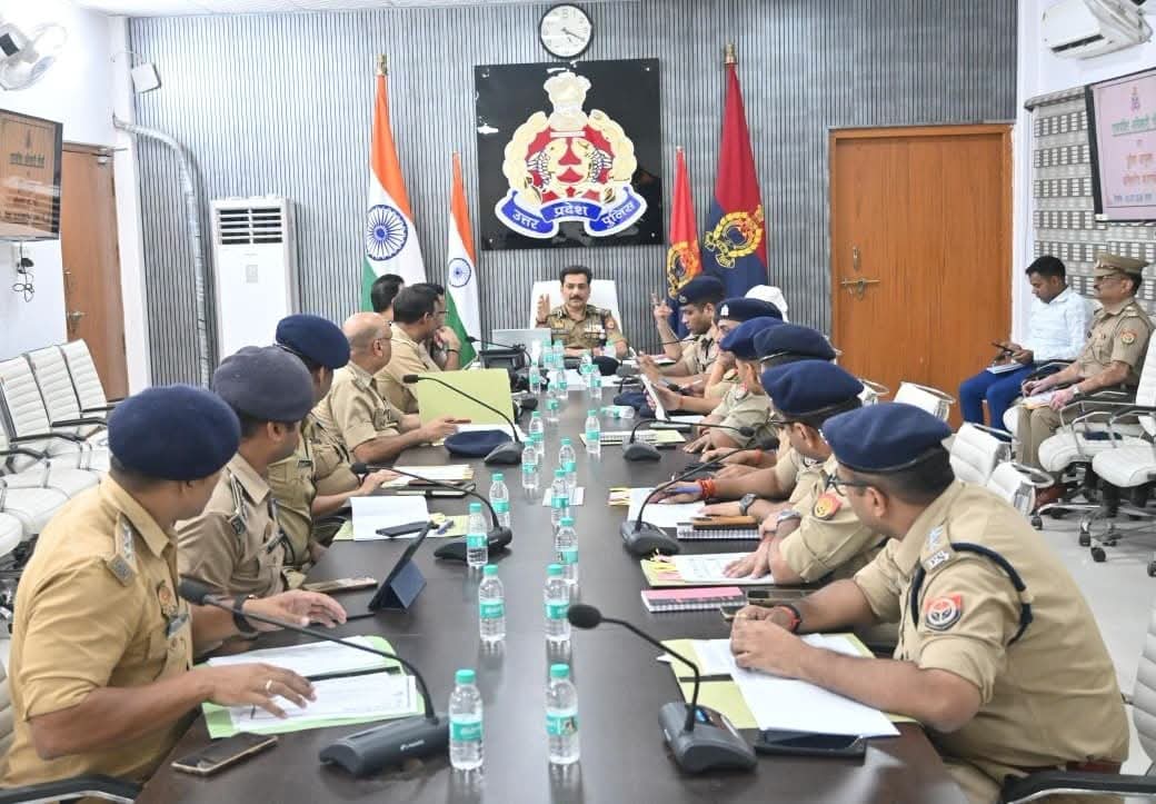 अपराध पर &lsquo;कमिश्नर राज&rsquo; का कड़ा हंटर: श्रावण से पहले बनारस पुलिस में बड़ा फेरबदल, लापरवाह नपे, एक्शन में खाकी!