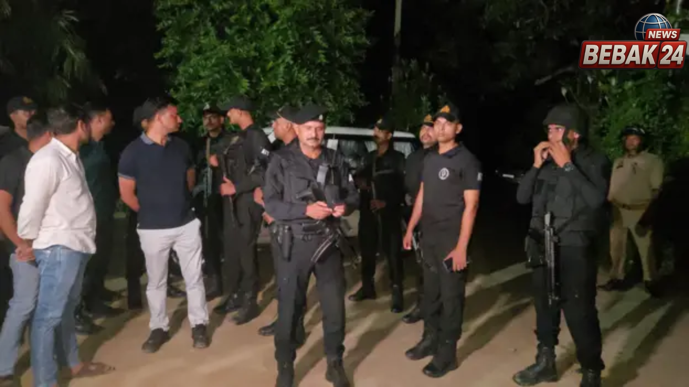 आज़मगढ़ में खूनी तांडव: पूजा के दौरान पत्नी, बेटे और दो पुरोहितों की हत्या; 7 घंटे के घेराव के बाद आरोपी ढेर