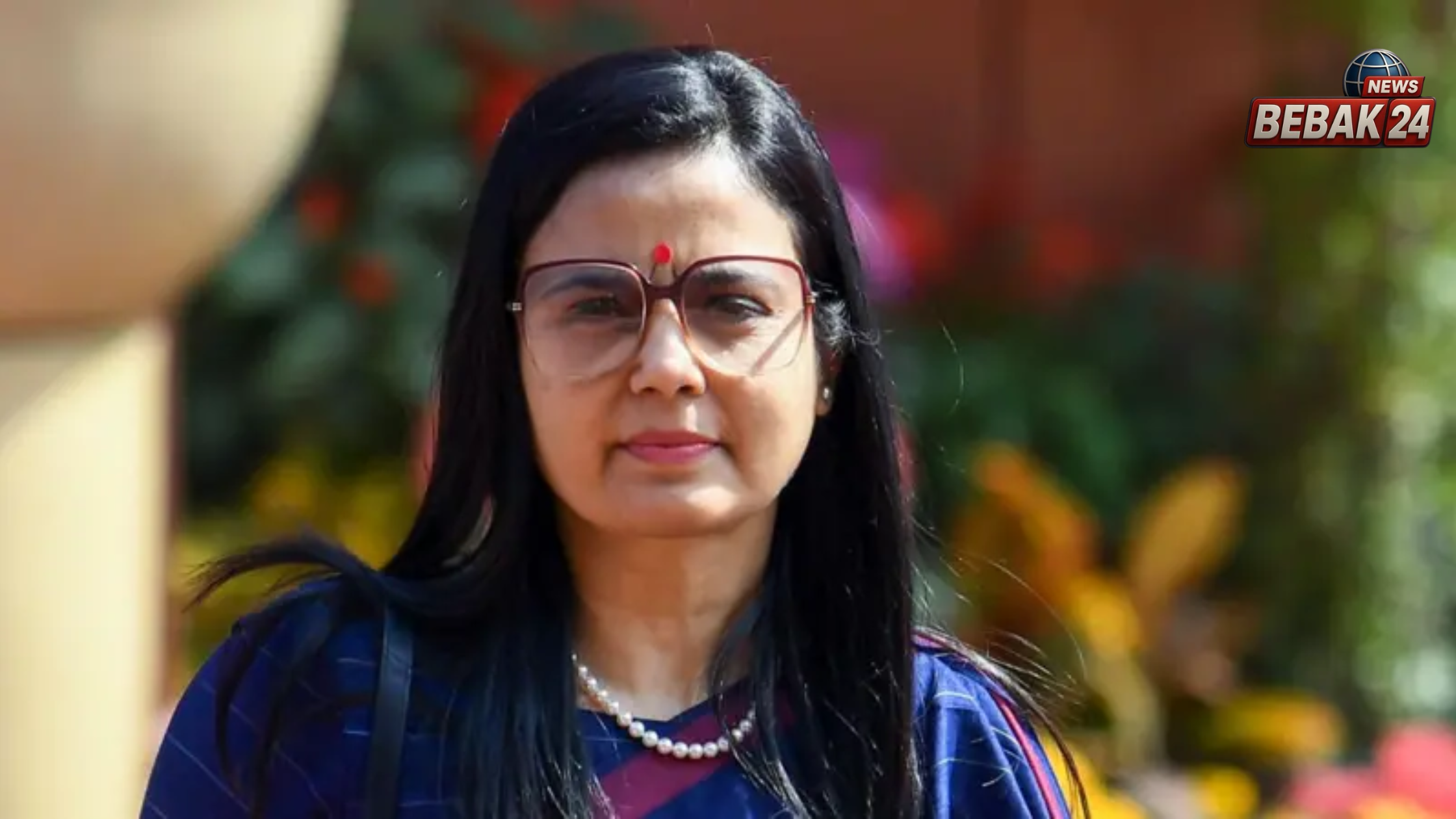 महुआ मोइत्रा के दफ़्तर पर अंडे और पत्थरों की बौछार: टीएमसी ने कहा&mdash; 'लोकतंत्र पर हमला', बीजेपी का पलटवार&mdash; 'शुक्र मनाएं सिर्फ अंडा फेंका गया'