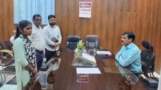 डीएम की मुस्तैदी से बदला अनाथ खुशबू का जीवन: अब हर सरकारी योजना पहुंचेगी घर तक
