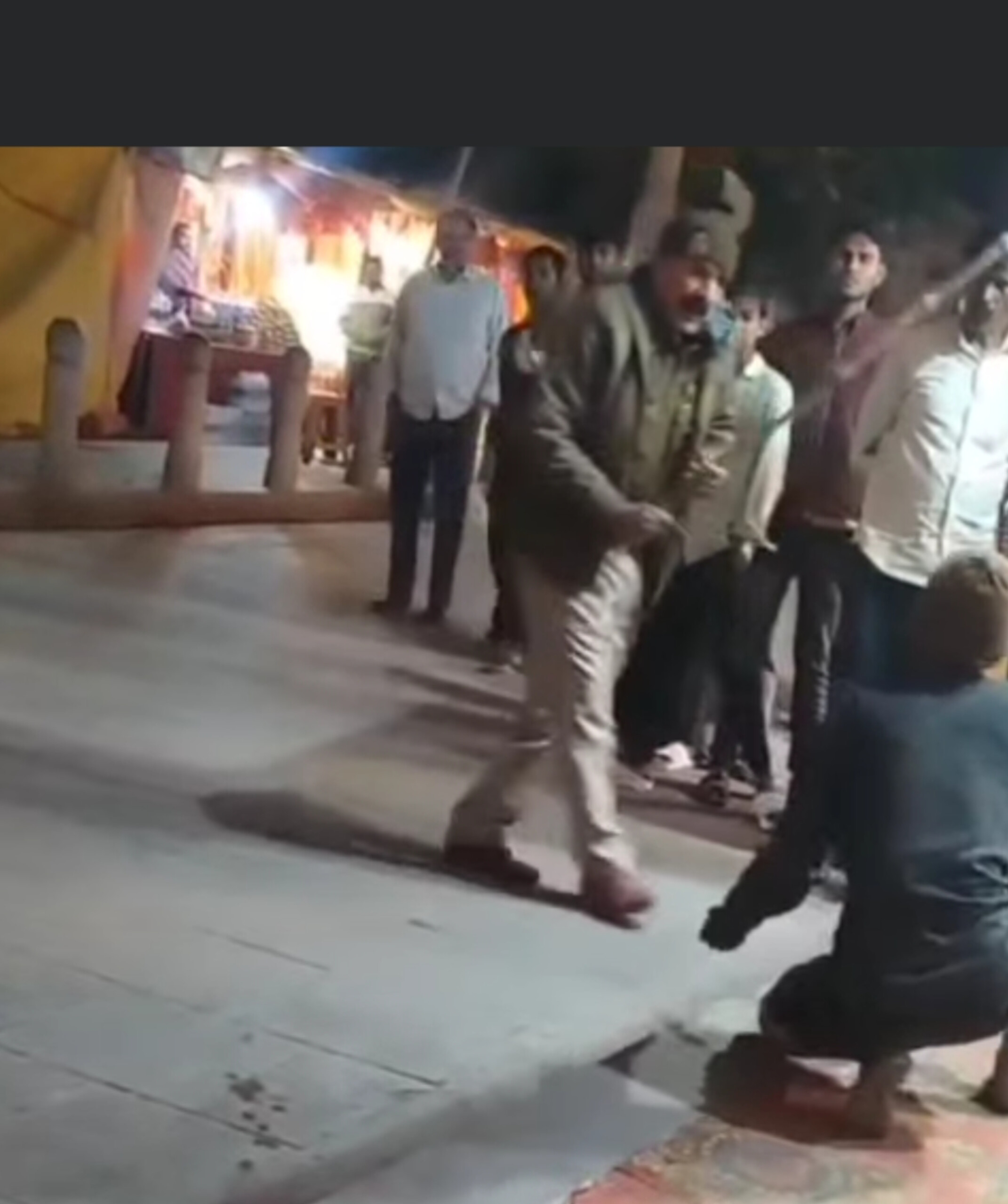 खाकी का 'डंडा' और दिव्यांग का 'दर्द': विंध्याचल धाम में पुलिस की गुंडागर्दी, SI लाइन हाजिर!