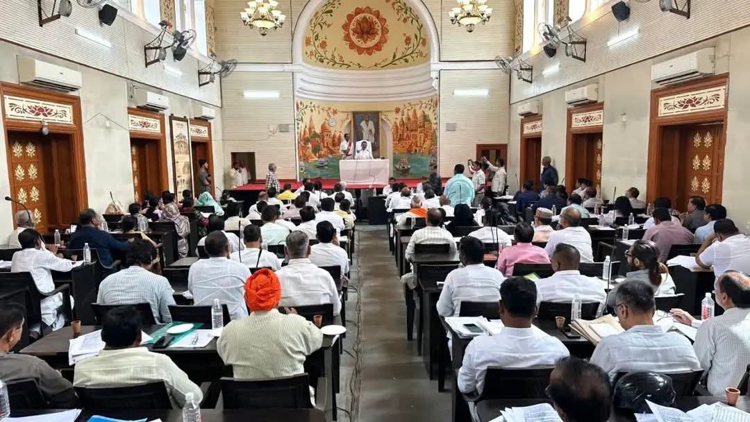 मिनी सदन में गरमाया परिवार रजिस्टर का मुद्दा: मंडुआडीह पार्षद बोले&mdash; 'ब्लॉक से रजिस्टर गया कहां? नगर निगम ने कहा, हमारे पास नहीं'
