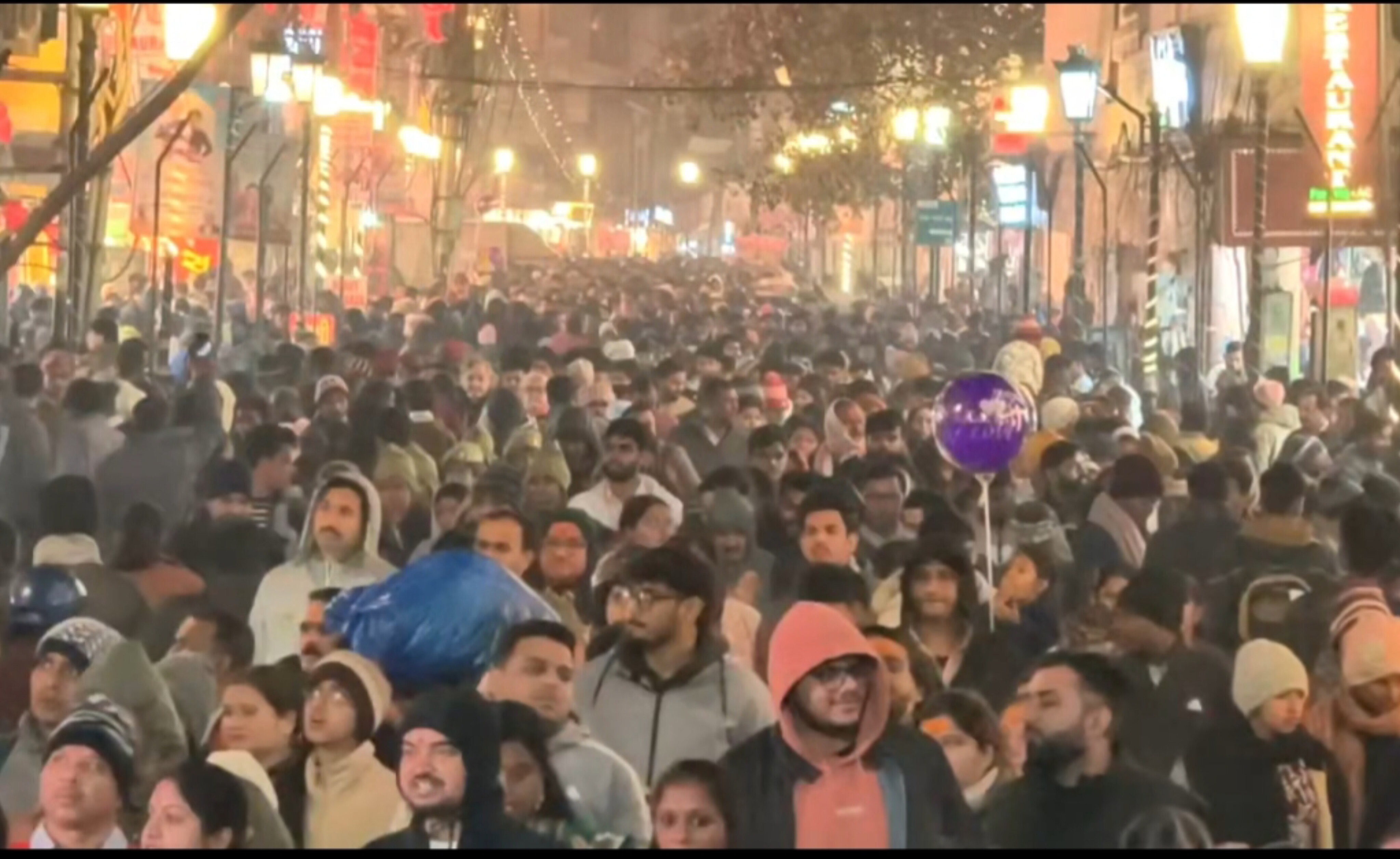 भीड़ में सावधानी ही सुरक्षा की कुंजी, मोबाइल-पर्स का रखें ध्यान: डॉ. अतुल अंजान त्रिपाठी