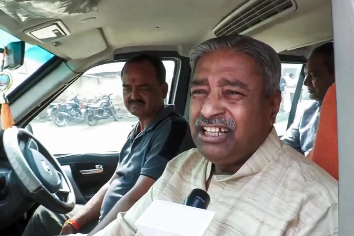 बयान' से पलटे विनय कटियार! राम मंदिर ट्रस्ट के चंपत राय और अनिल मिश्रा के 'जेल जाने' के दावे पर मारी पलटी!