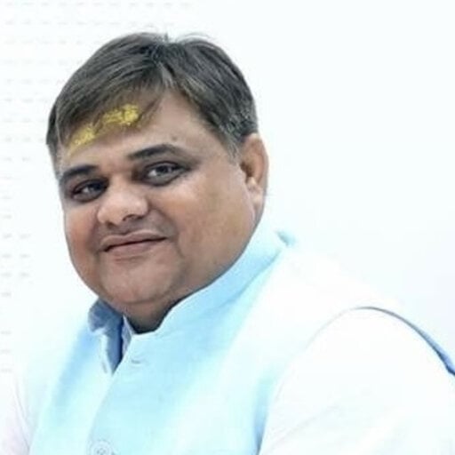 नौकरी के नाम पर ₹4 लाख वसूलने का आरोप, बीएचयू VT के मानद प्रबंधक पद से प्रो. ब्रजभूषण ओझा की छुट्टी; प्रो. माधव जनार्दन को कमान