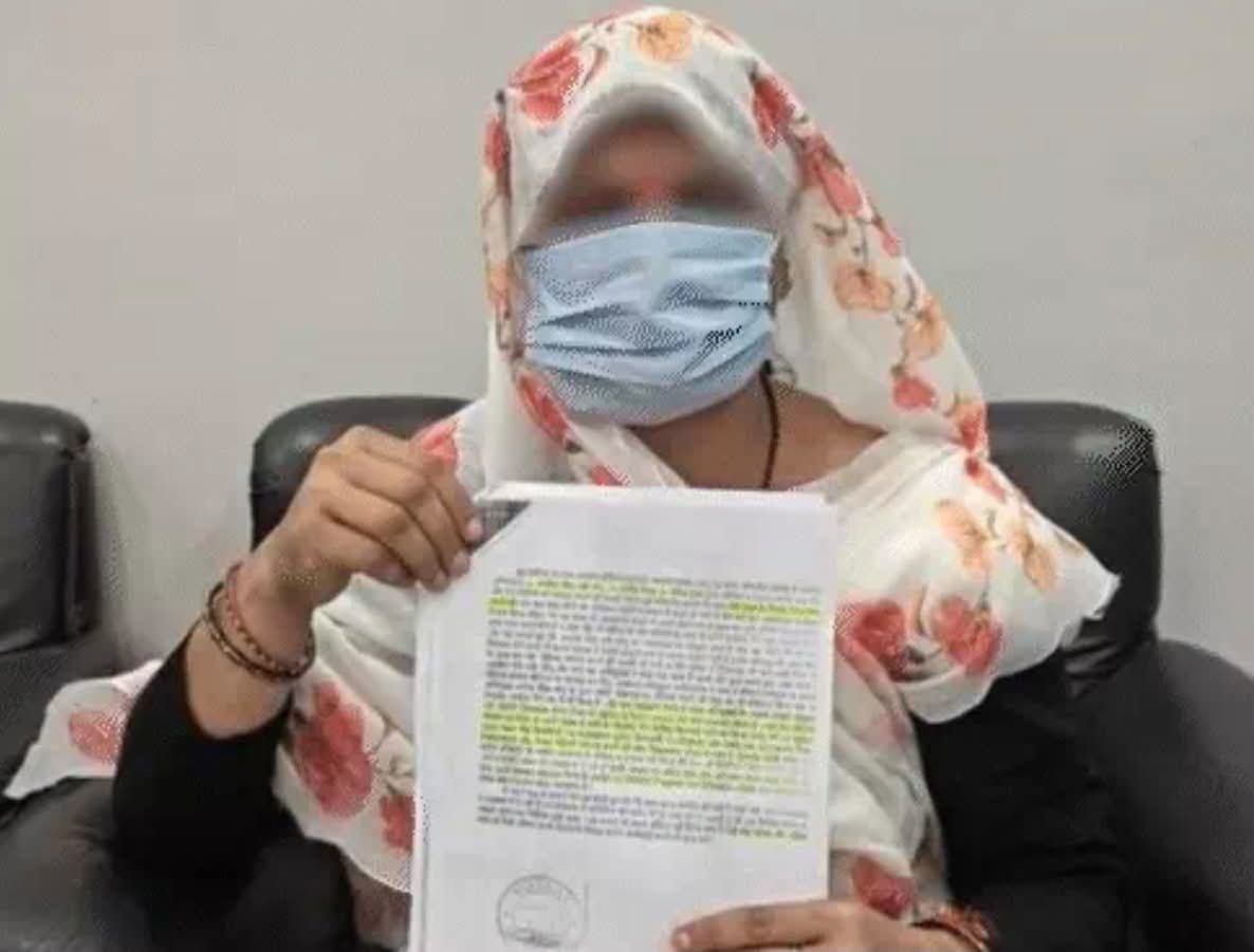 बलिया में बीजेपी के भीतर बड़ा विस्फोट: महिला पदाधिकारी का जिलाध्यक्ष पर सनसनीखेज आरोप, 'वीडियो बनाकर किया शोषण, कार्यालय को बनाया अखाड़ा'