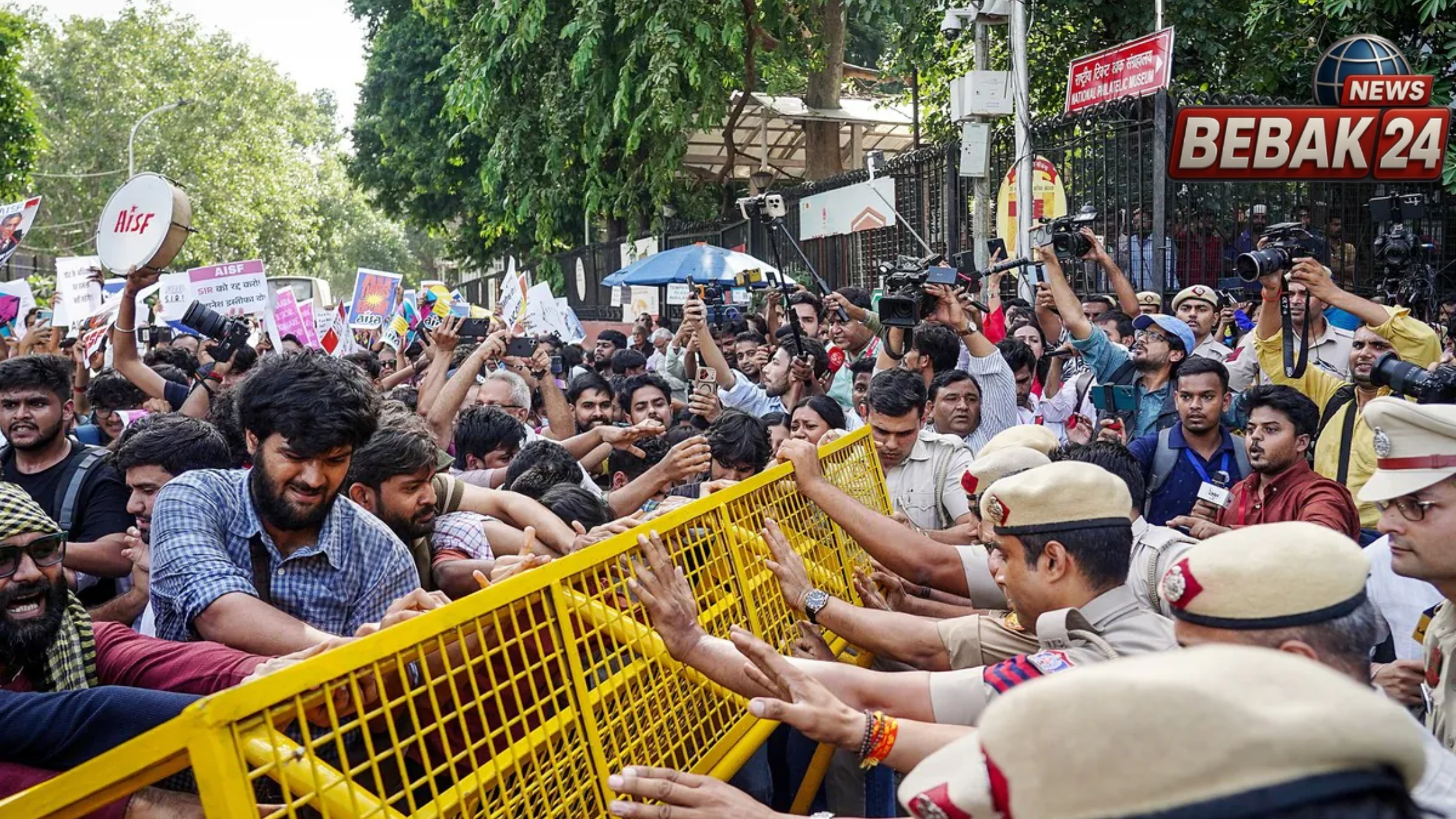 महिला पत्रकार से छेड़छाड़ मामले में एफआईआर की मांग, सौरभ दास ने दिल्ली पुलिस को दिया अल्टीमेटम