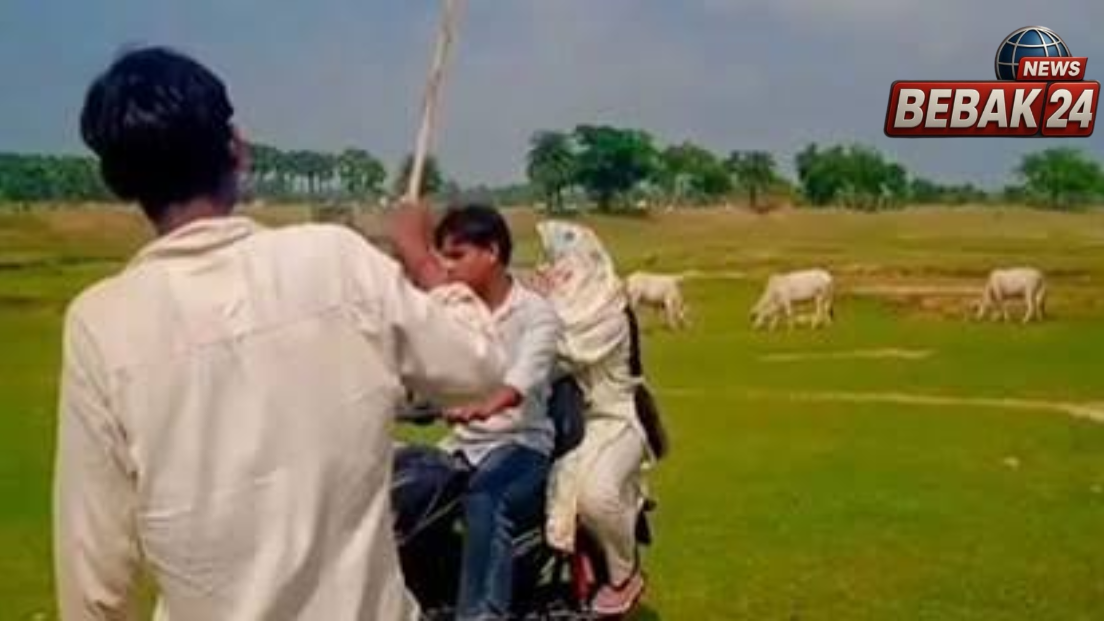 गया में कपल से बदसलूकी का वीडियो वायरल, युवकों पर घेरने और चाबी छीनने का आरोप