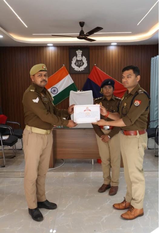 खाकी का मानवीय चेहरा: सोनभद्र के दो 'सुपरकॉप्स' बने 'कॉप ऑफ द मंथ'