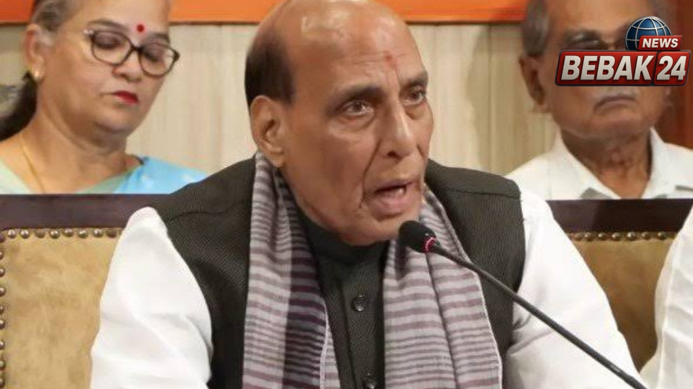 राजनाथ का कांग्रेस पर हमला, बोले- बांग्लादेश जैसी अराजकता से सत्ता बदलना चाहता है विपक्ष