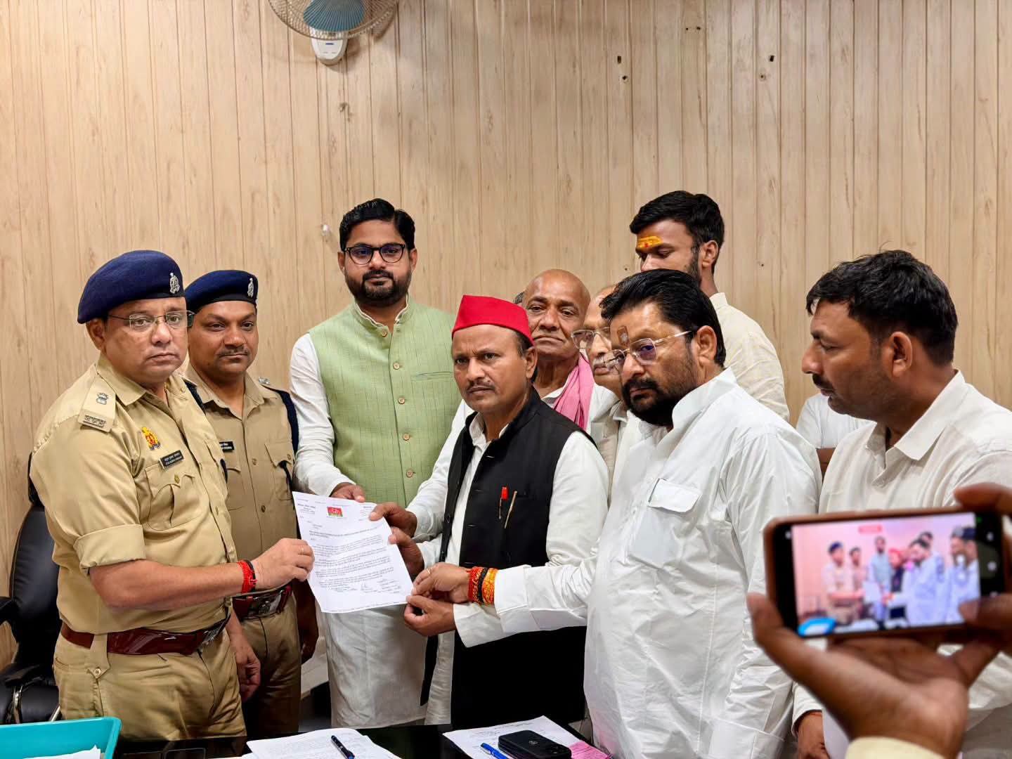 सुखडेहरा गोलीकांड: दो युवकों पर हमले के बाद गरमाई सियासत, विधायक मन्नू अंसारी ने पुलिस अधिकारियों से मिलकर की आरोपियों की तत्काल गिरफ्तारी की मांग